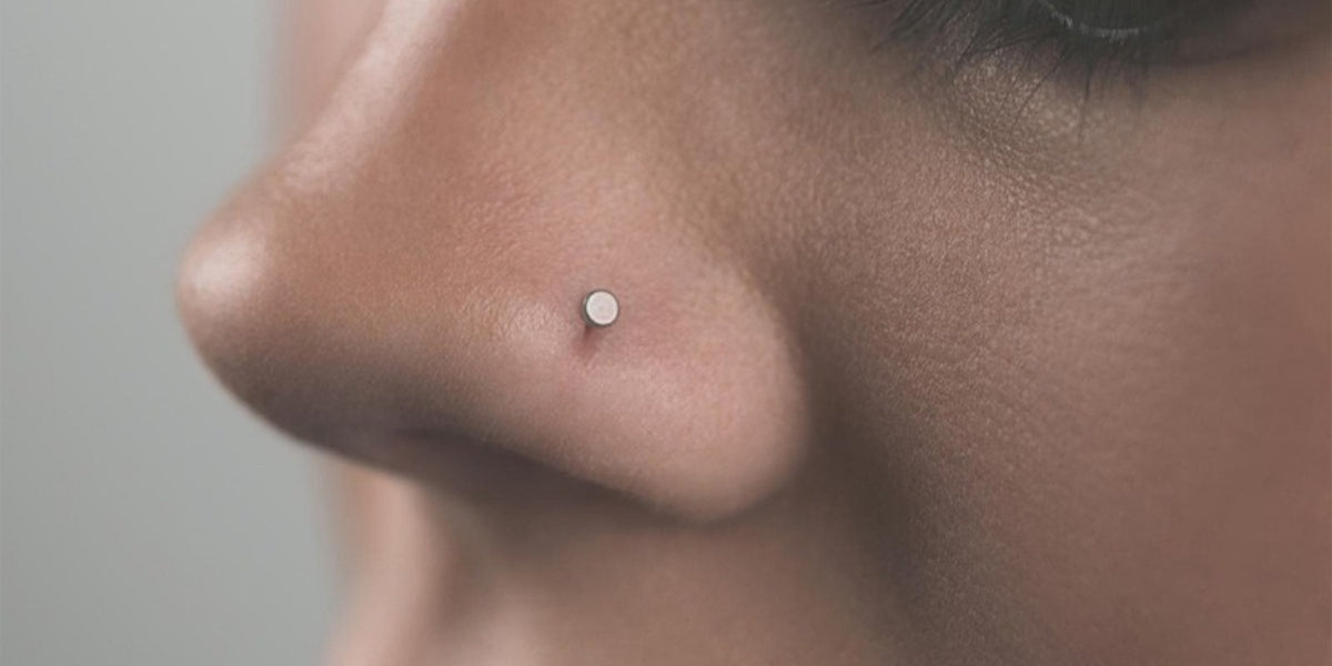 Piercing retainers - discreet flat disc nose stud
