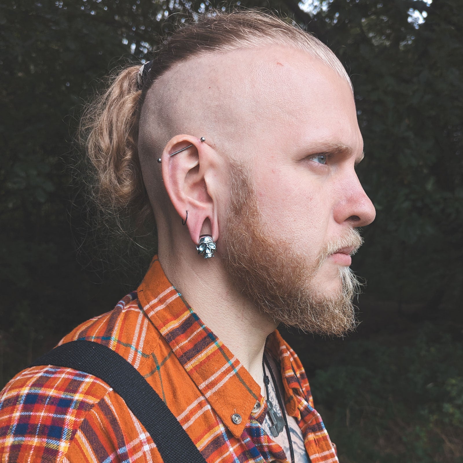 3D Skull Surgical Steel Saddle Ear Weight Hanger Model Shot