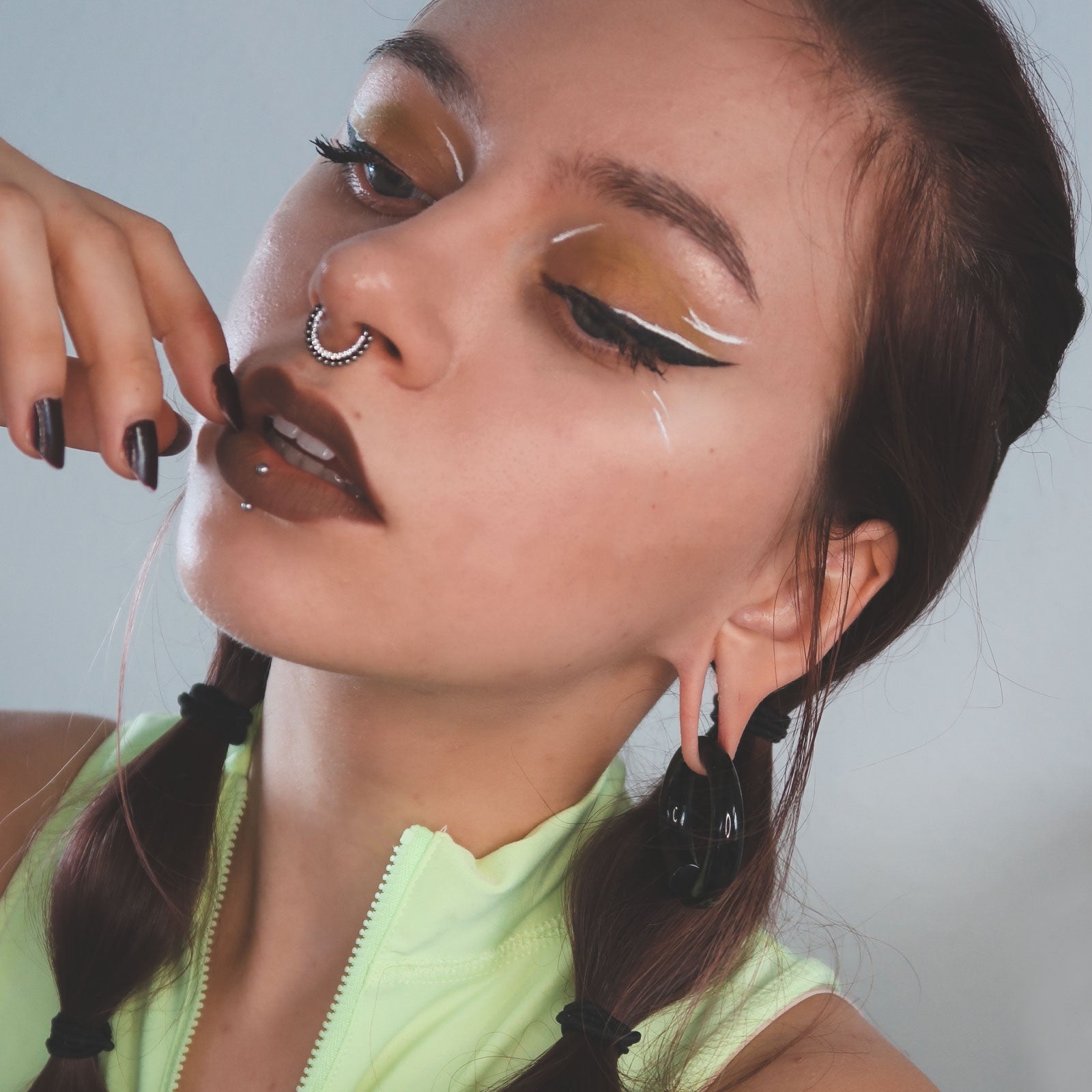 Bejewelled Multi Dot Titanium Septum Clicker Model Shot