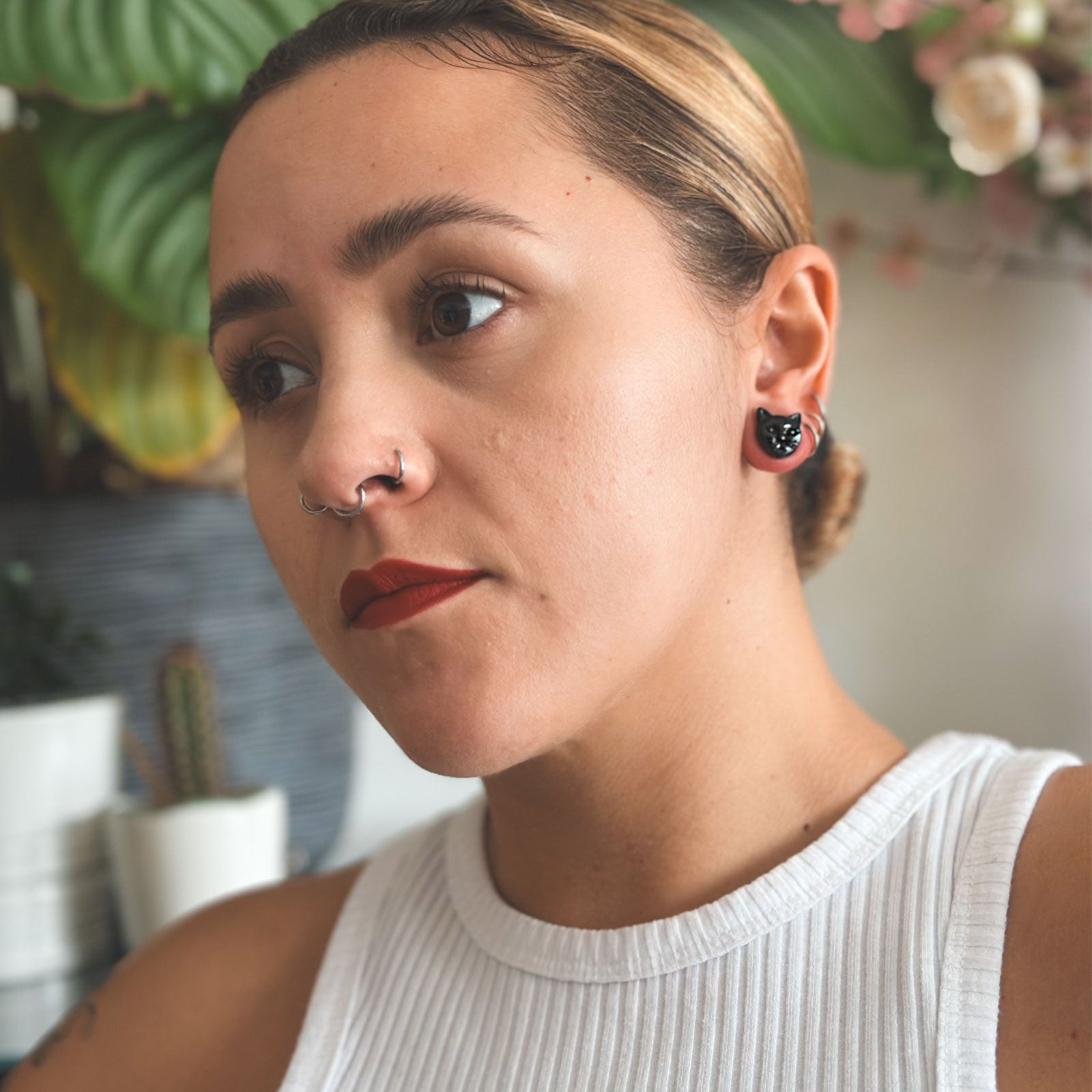 Black Cat Glass Double Flare Plug Model Shot