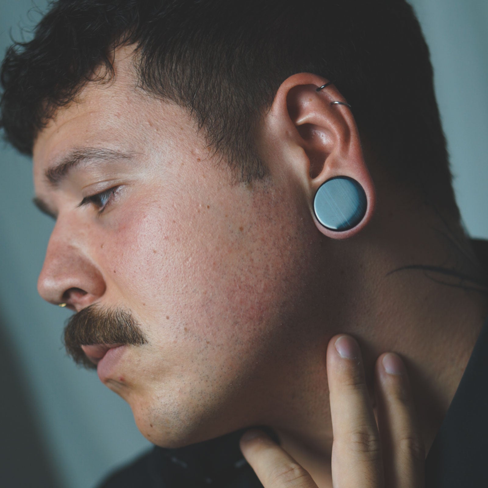 Black Cat's Eye Glass Double Flare Plug Model Shot