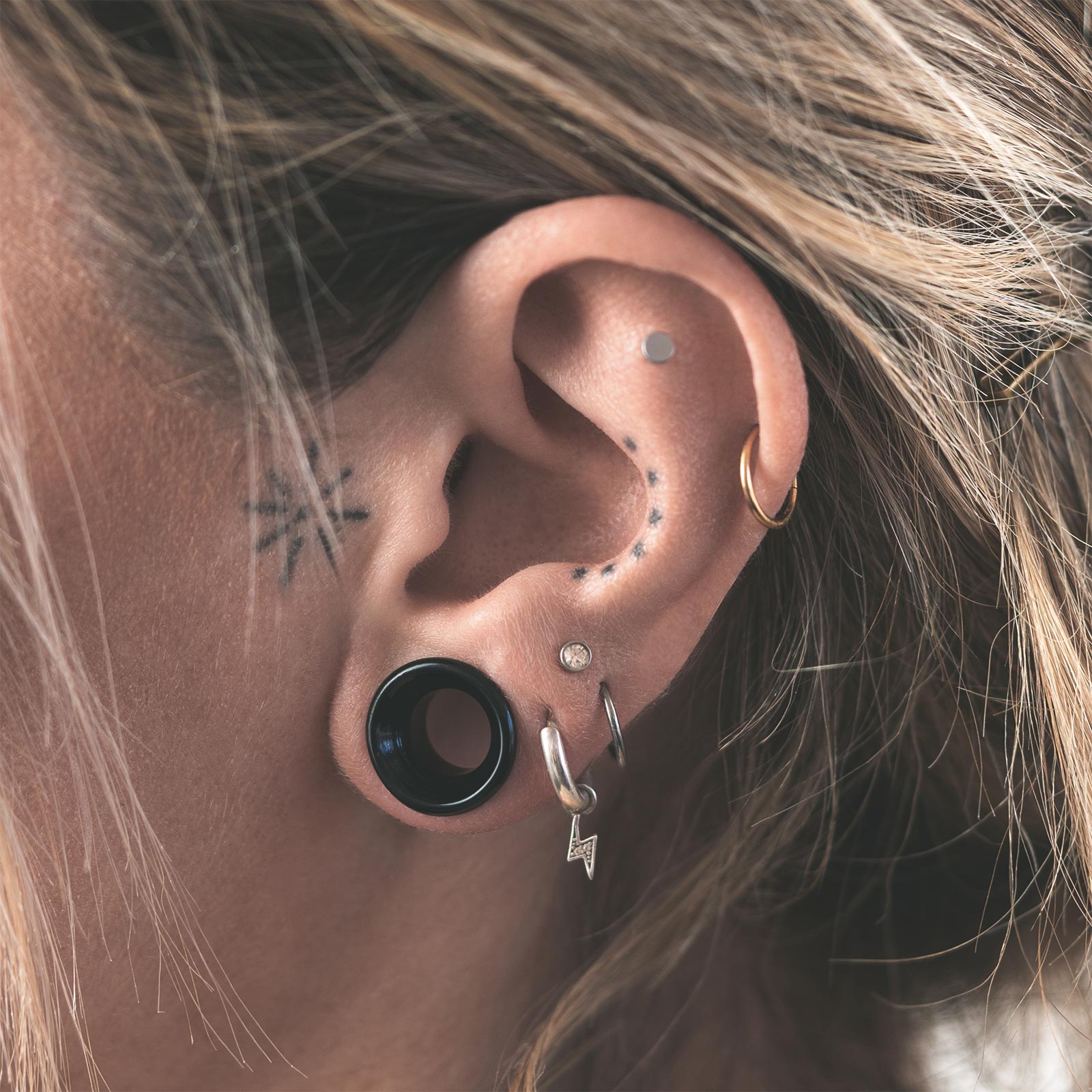 Black Glass Double Flare Flat Face Tunnel Model Shot