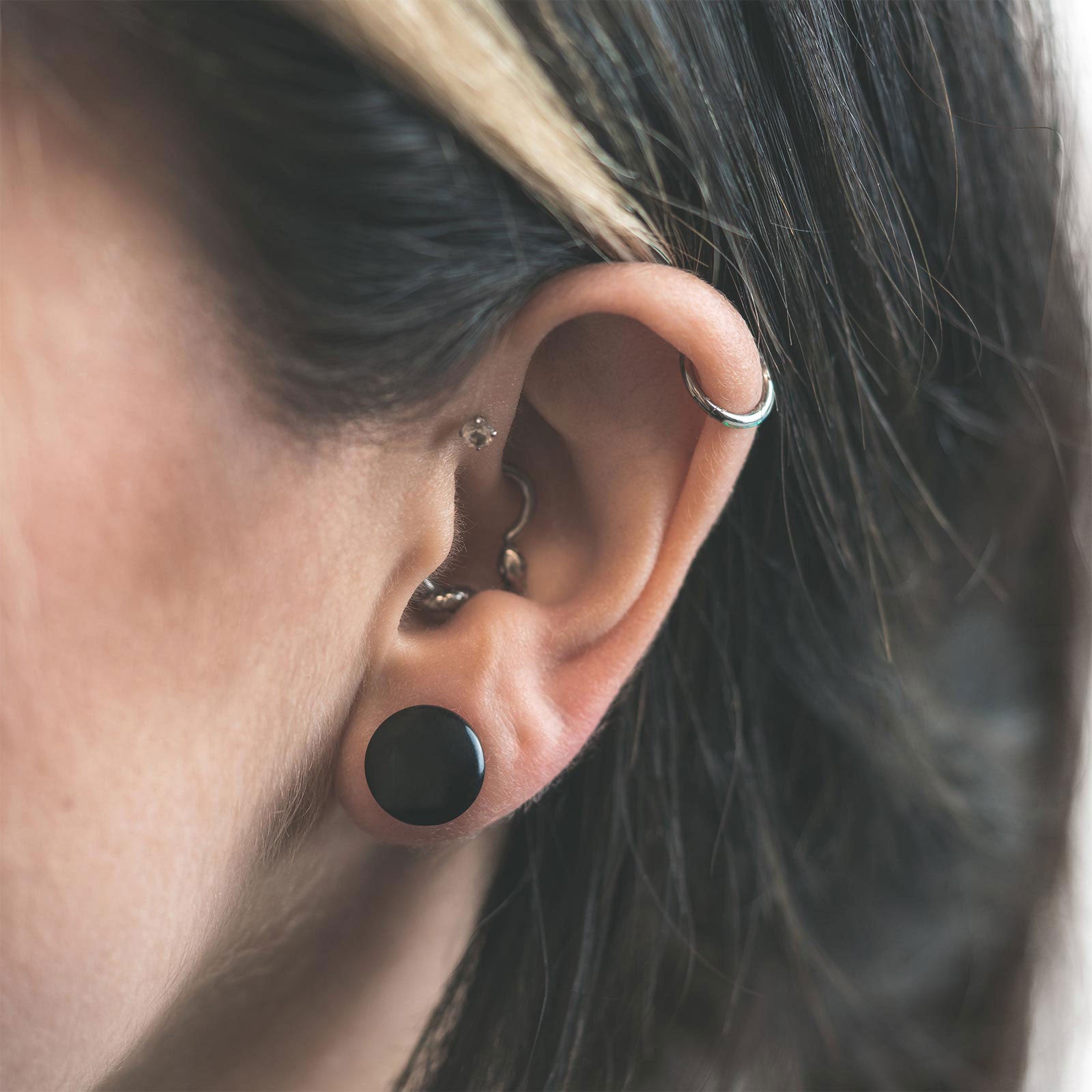 Black Glass Single Flare Dead Stretching Plug Model Shot Close Up