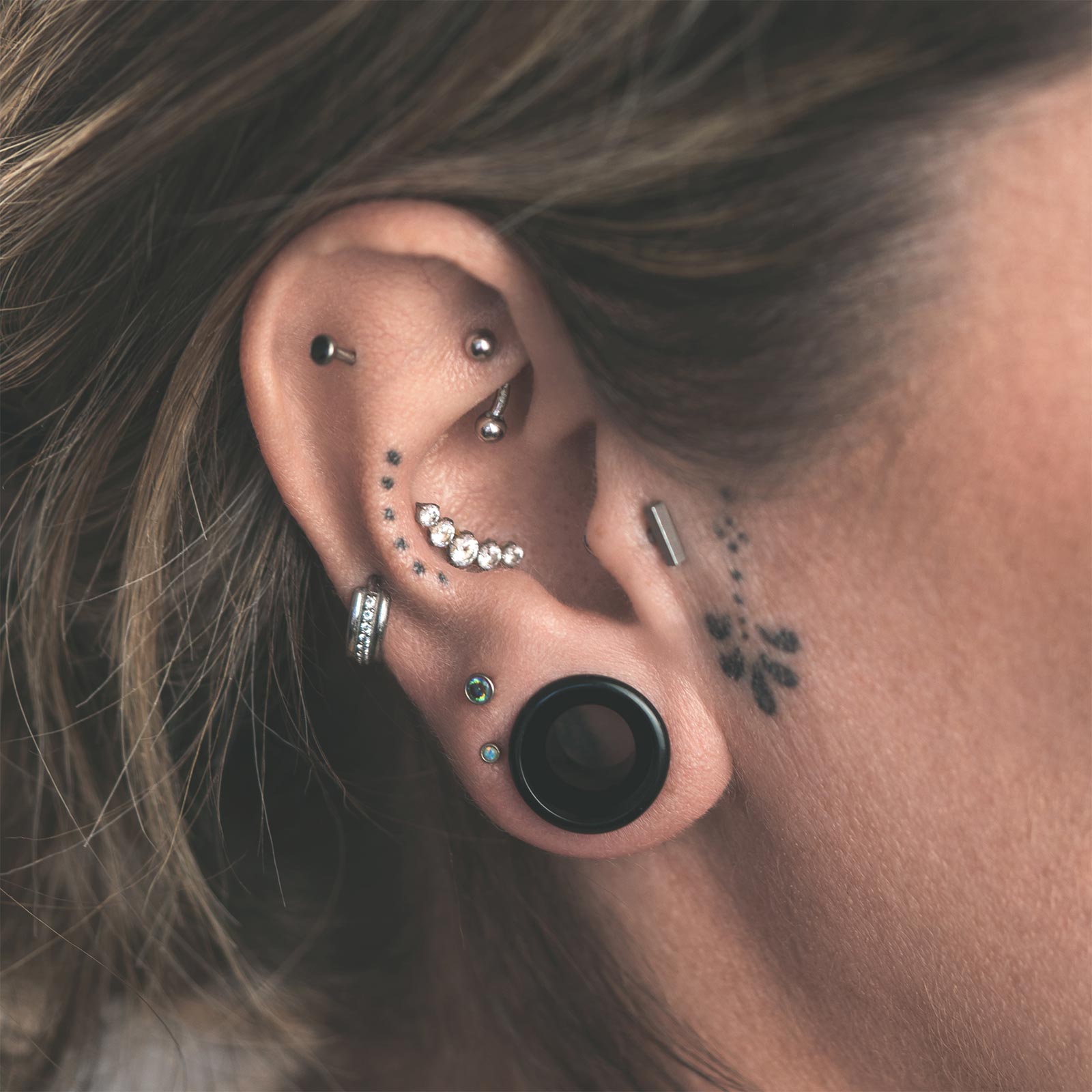 Black Glass Single Flare Tunnel Model Shot