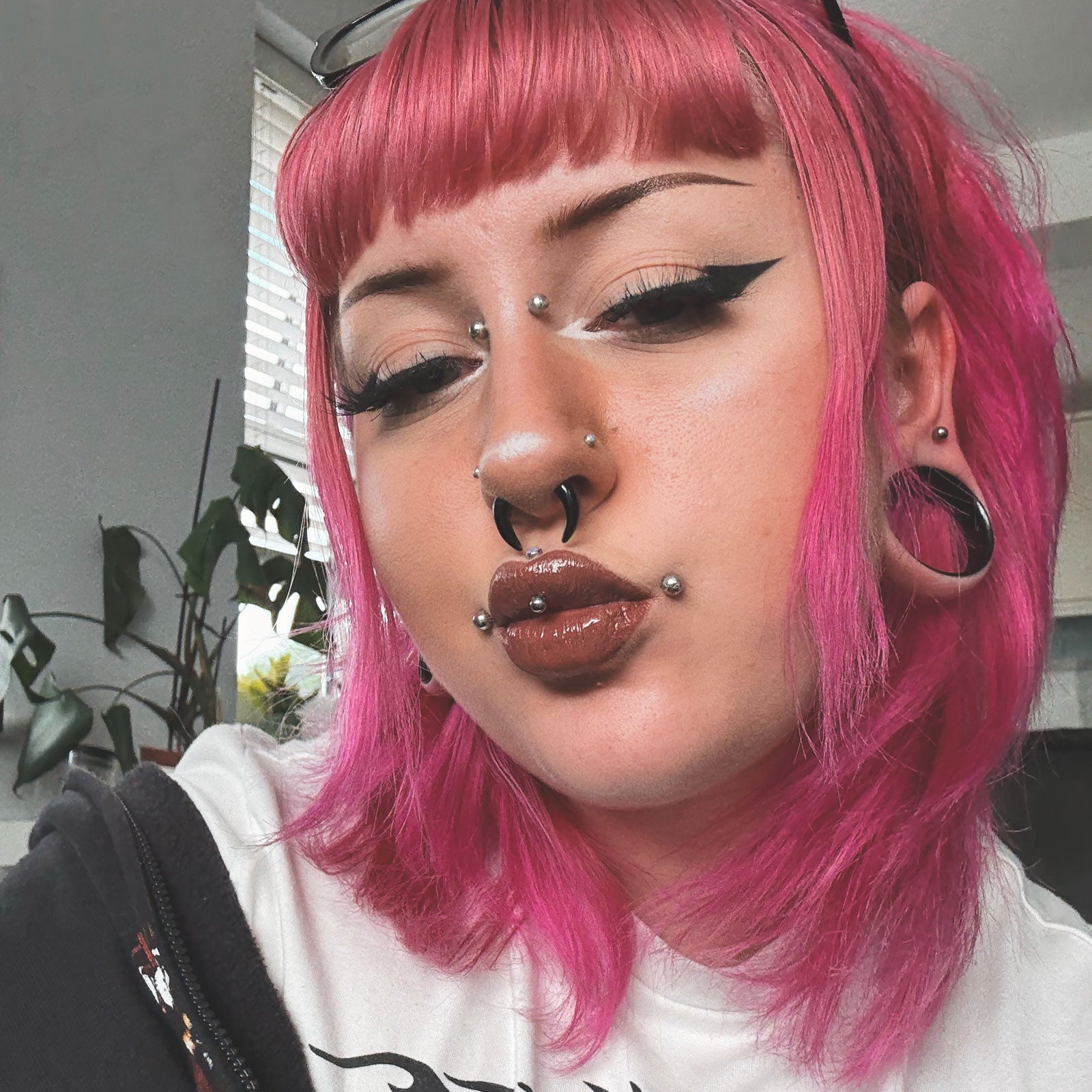 Black Obsidian Stone Pincher Model Shot