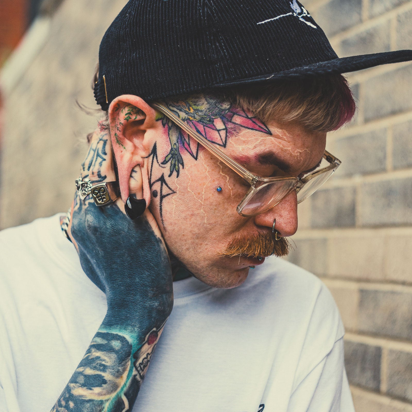 Black PVD Saddle Ear Weight Hanger Model Shot Side Shot