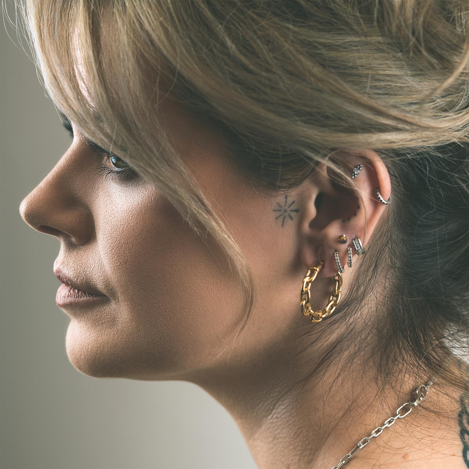 Cable Chain Hoop Gold PVD Magnetic Ear Weight Model Shot