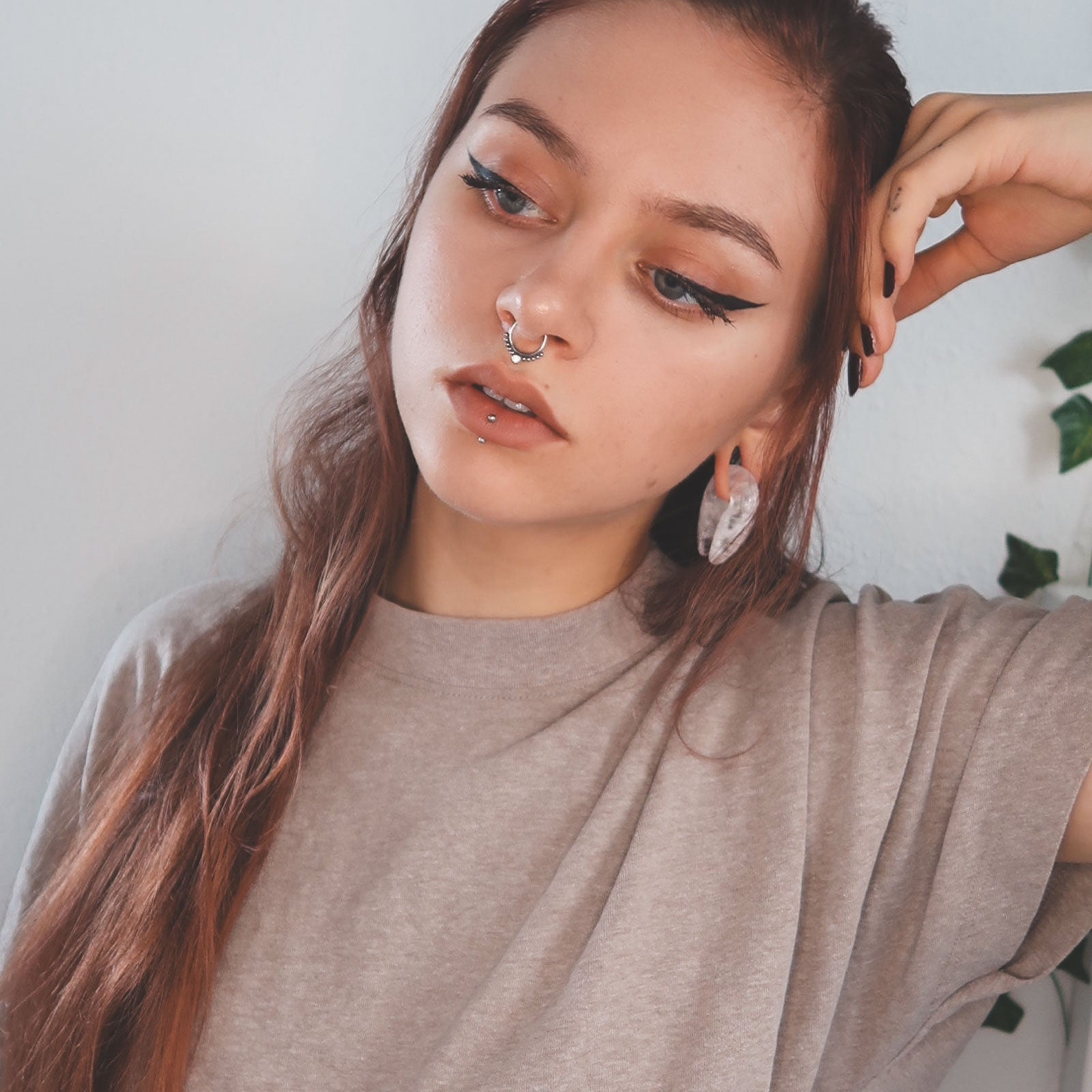 Cloudy Quartz Keyhole Stone Ear Weights Model Shot