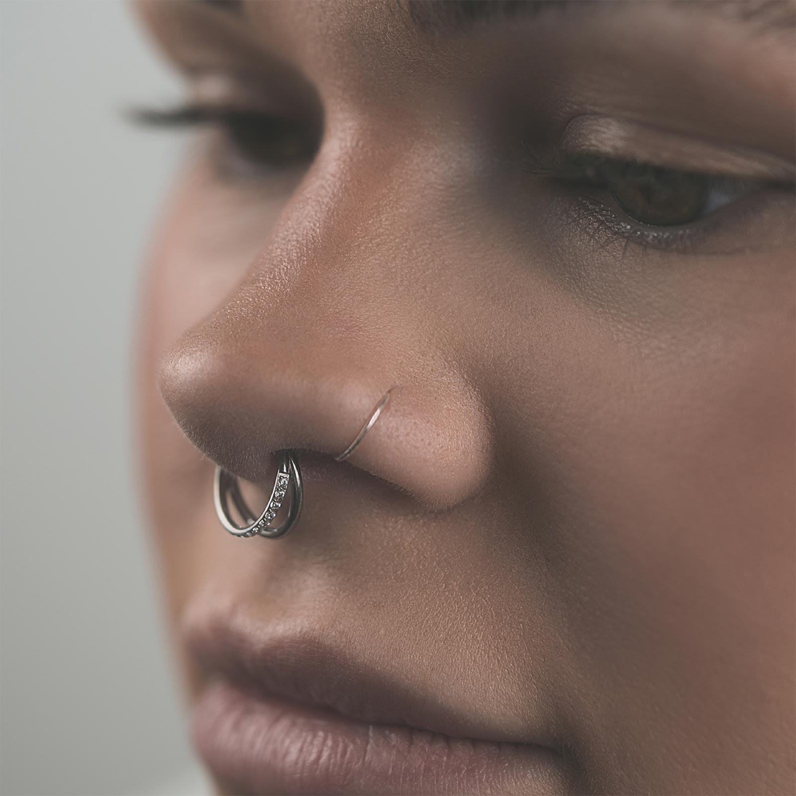 Double Hoop Single Jewelled Titanium Hinged Segment Ring Model Shot