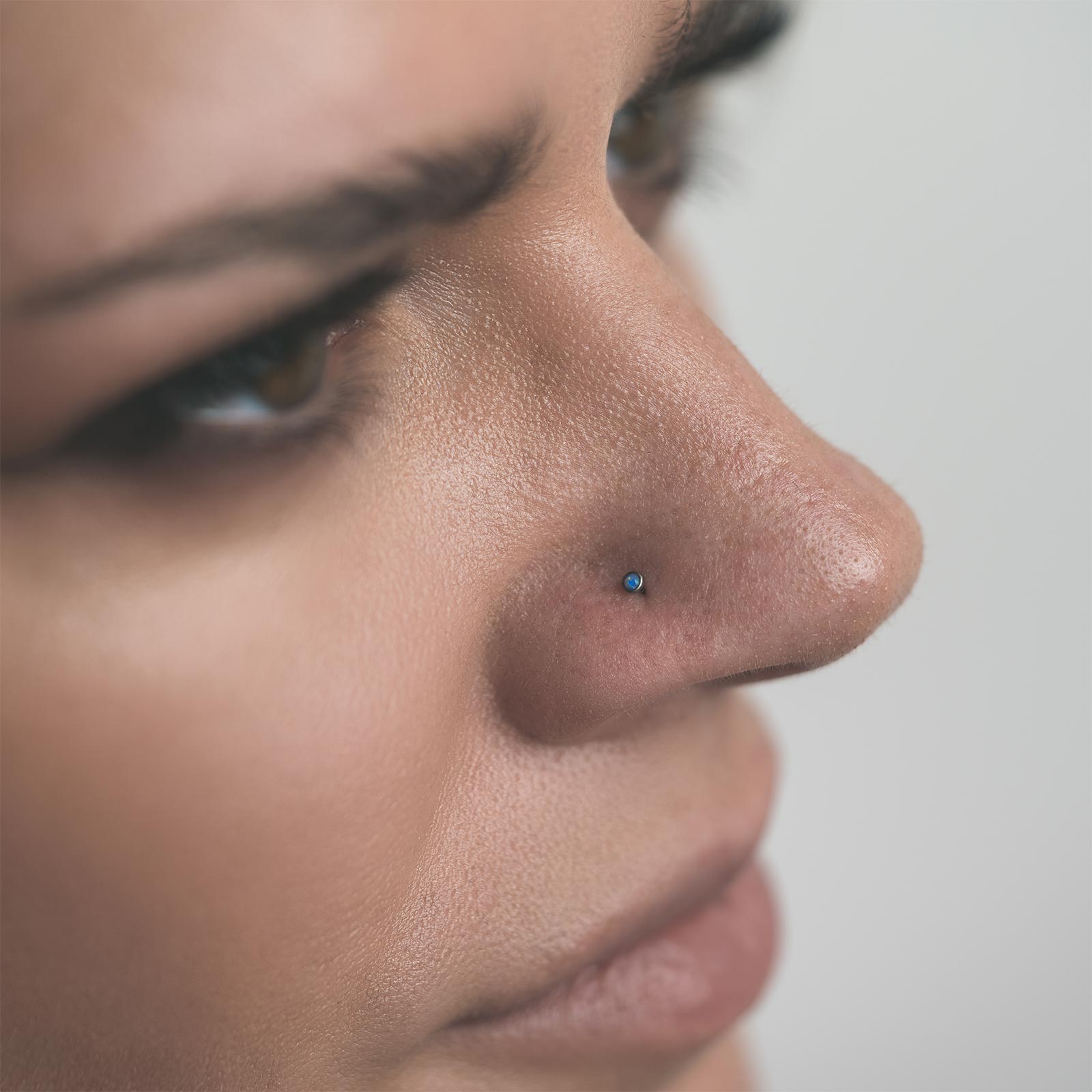 Flash Lavender Synth Opal Titanium Threadless Top Model Shot