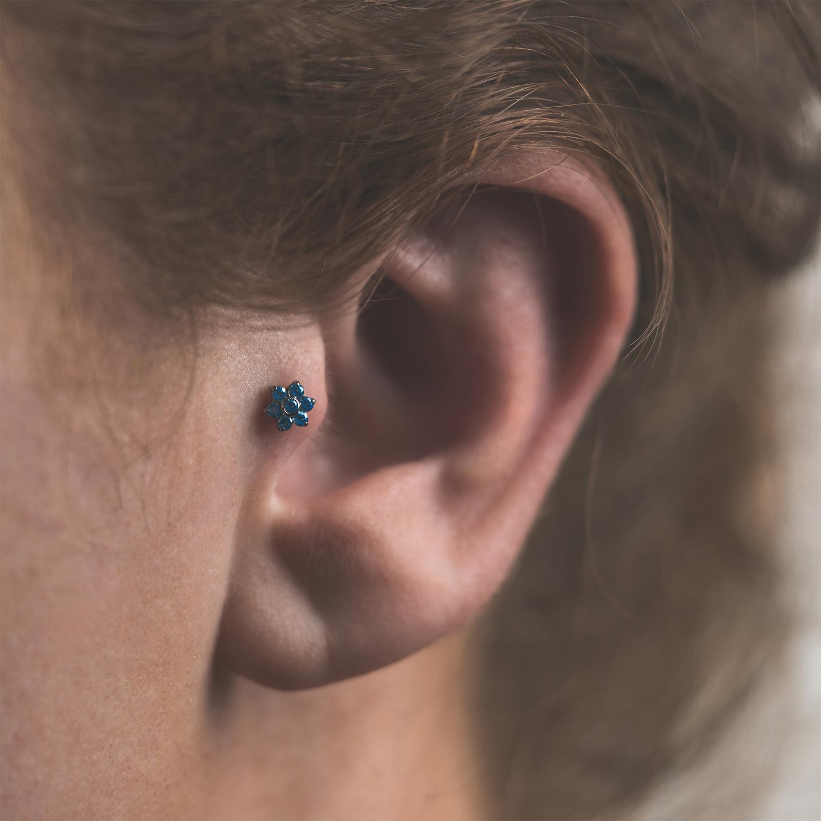 Flower Shape Aqua Bejewelled Titanium Threadless Top Model Shot