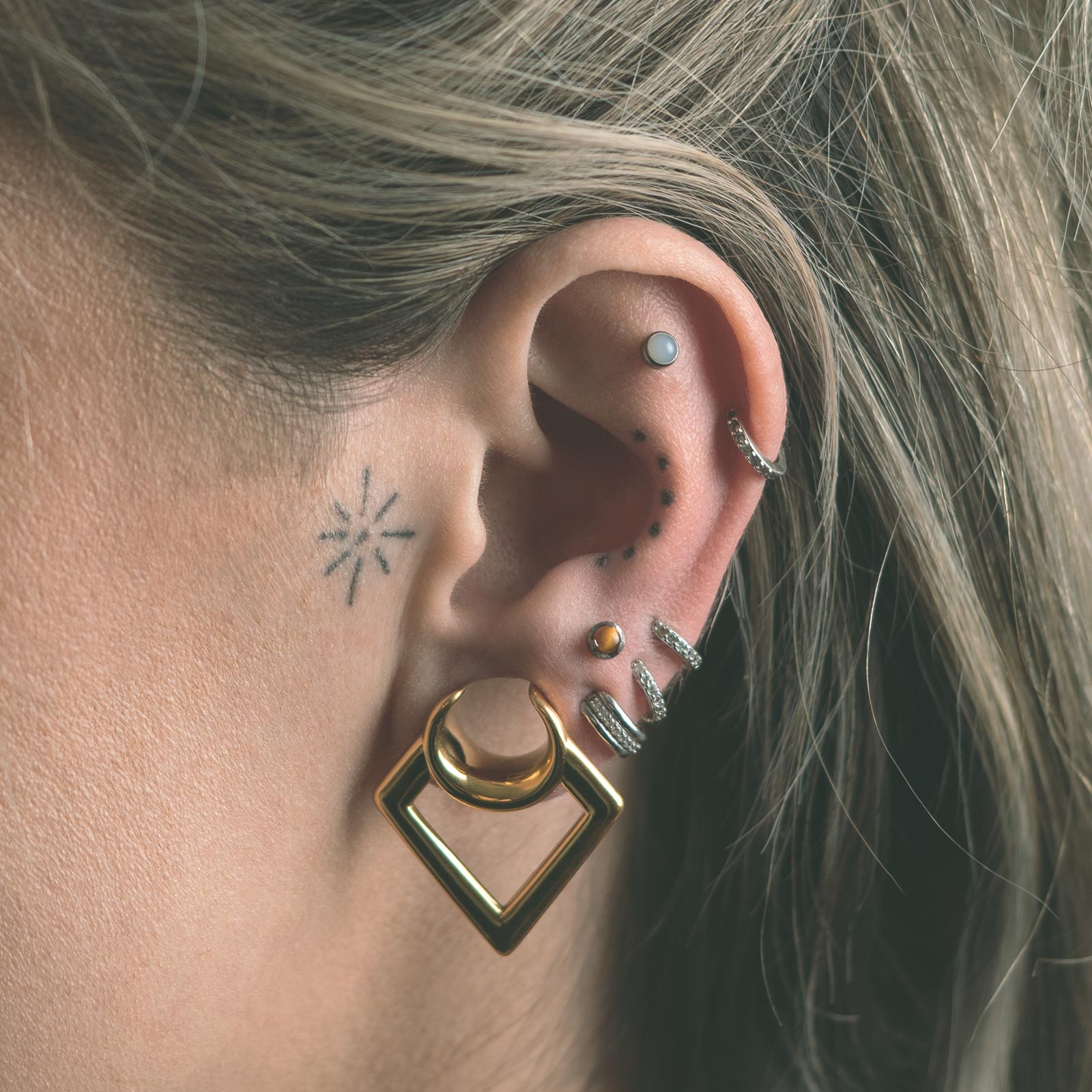 Geometric Diamond Hanger Gold PVD Saddle Ear Weight Model Shot