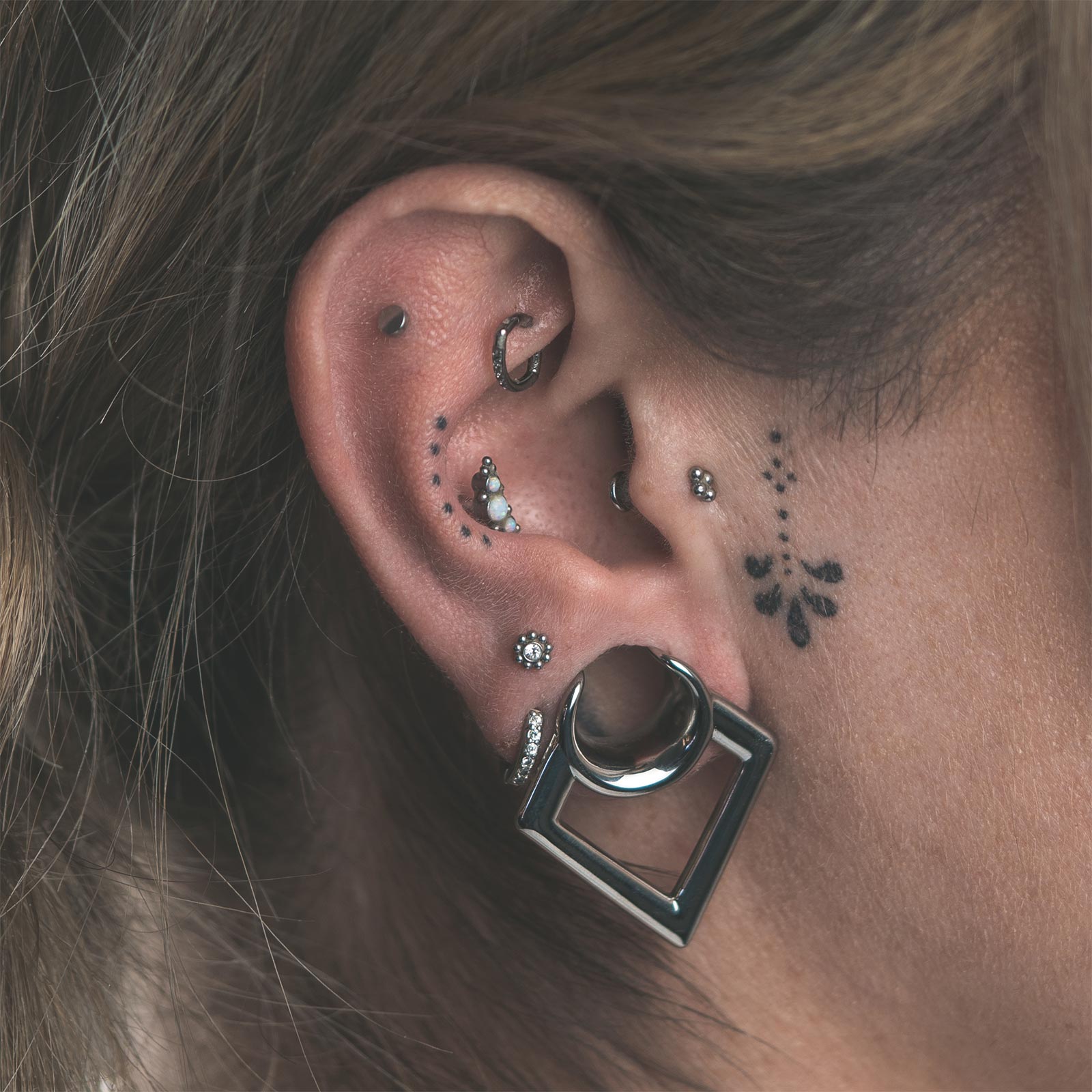 Geometric Diamond Hanger Surgical Steel Saddle Ear Weight Model Shot