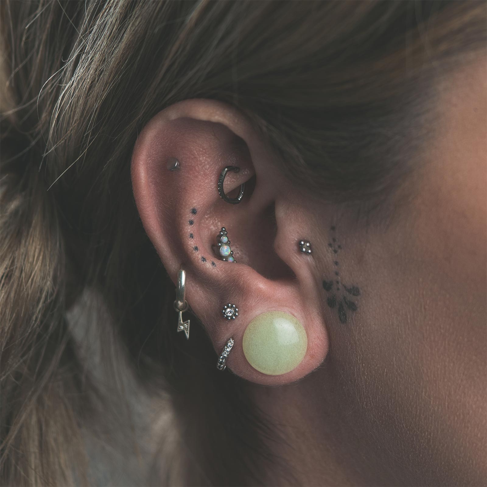 Glow In The Dark Glass Single Flare Convex Plug Model Shot