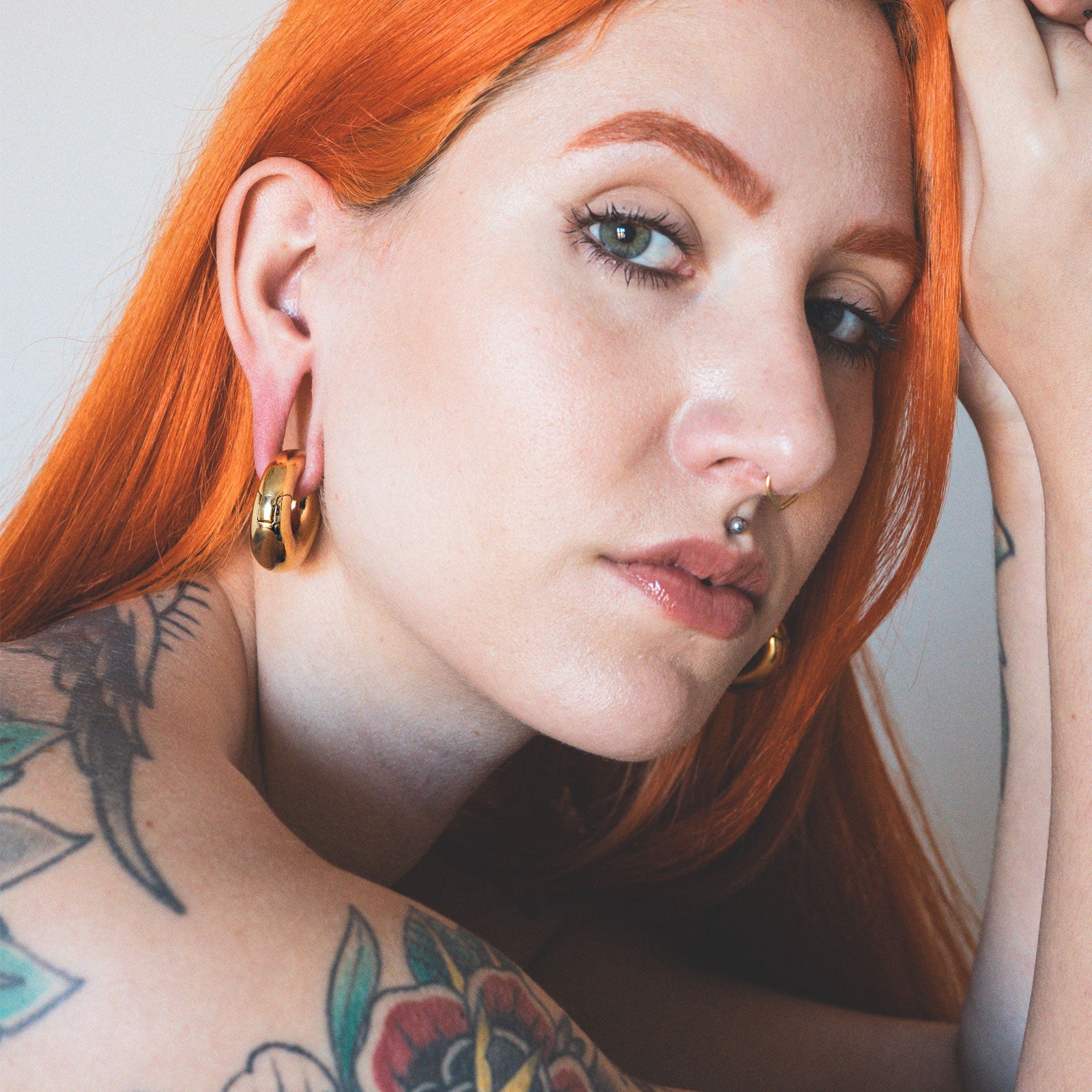 Gold PVD Magnetic Circle Ear Weight Model Shot