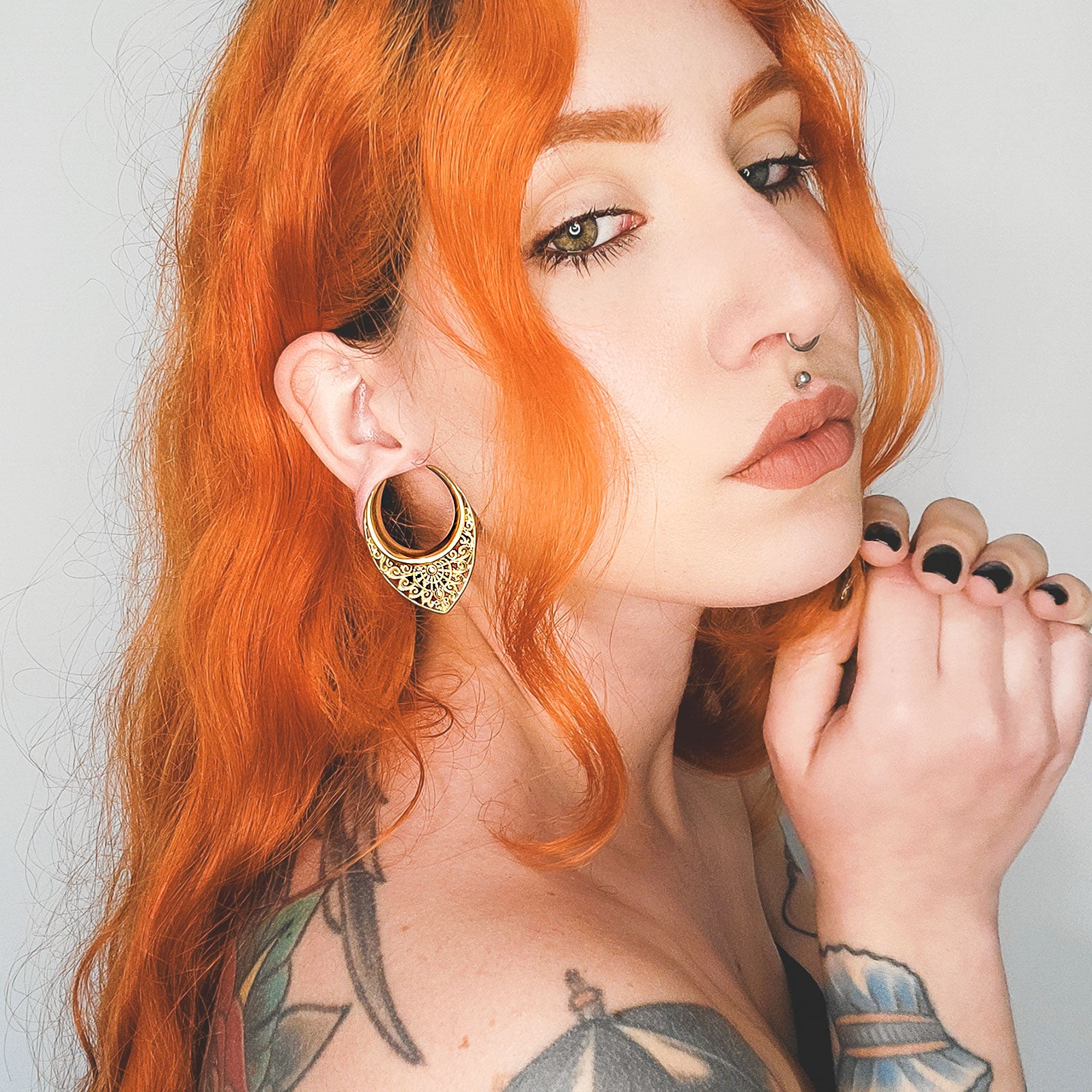 Gold PVD Regal Shield Saddle Ear Weight Model Shot