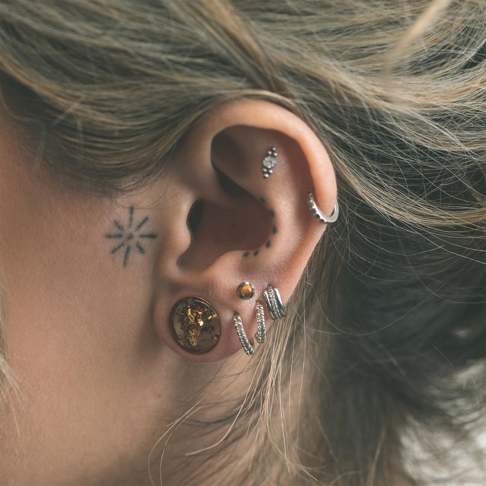 Golden Flake Double Flare PVD Plug Model Shot Close Up