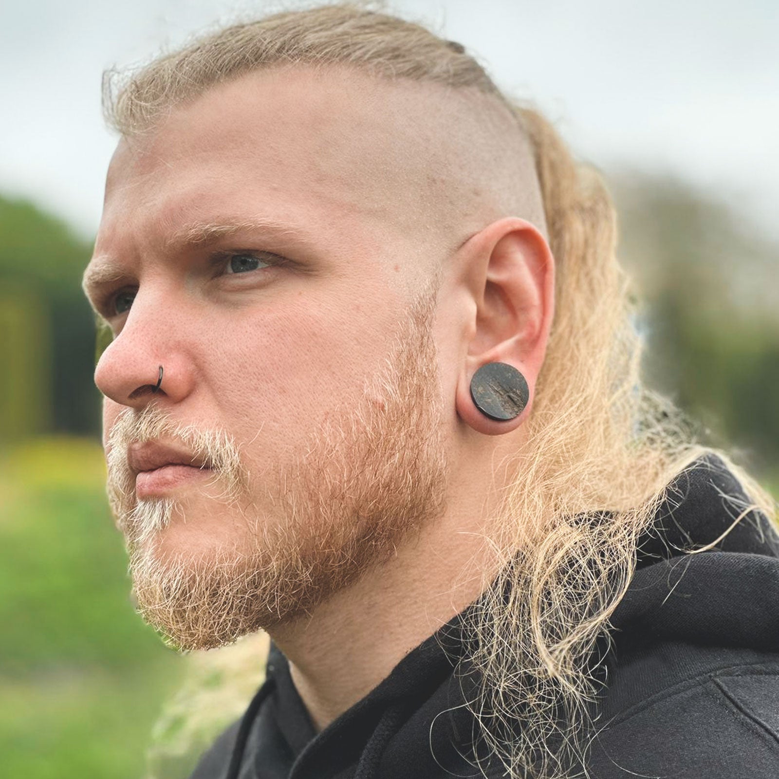 Horn Double Flare Plug With Raw Face Model Shot