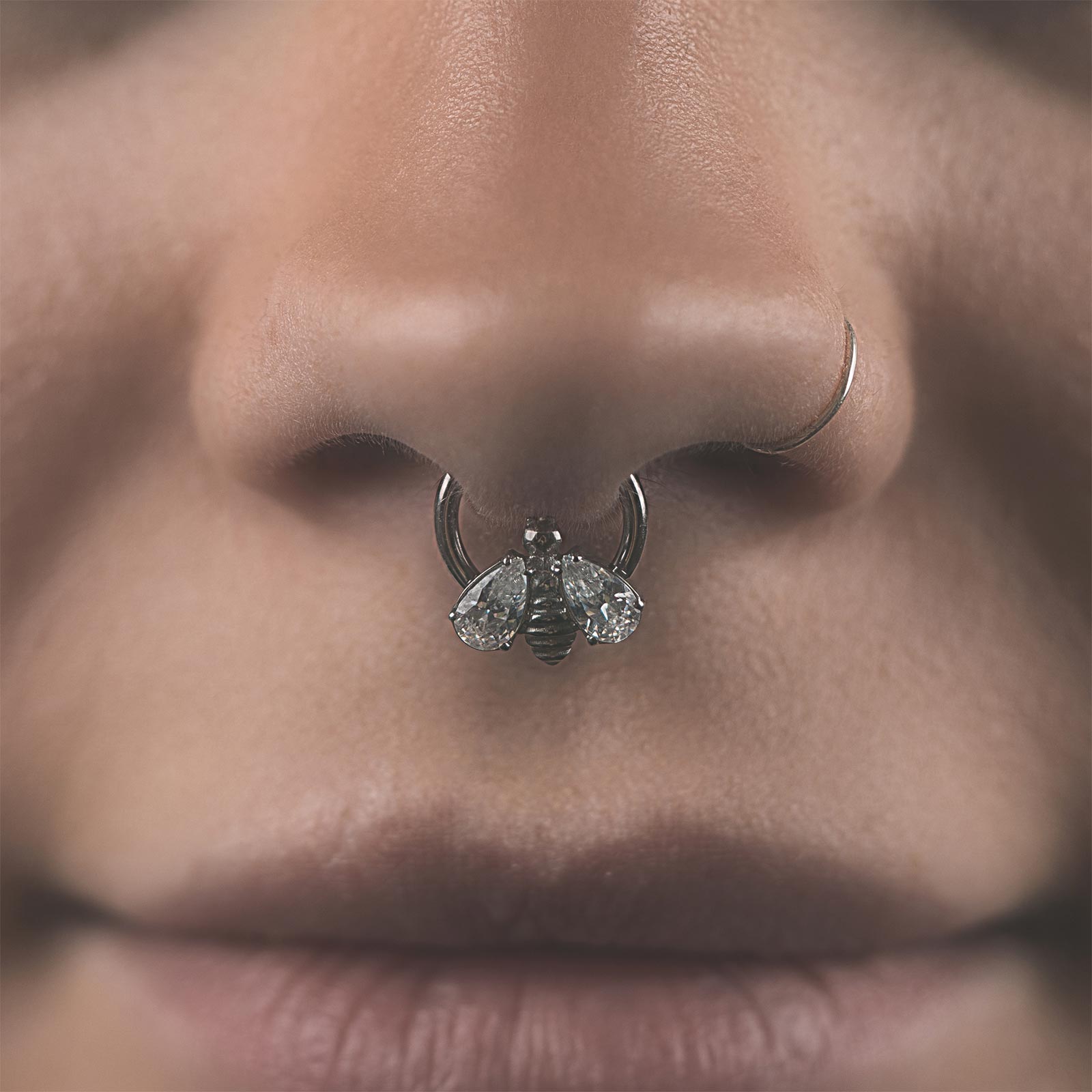 Jewelled Bumble Bee Titanium Septum Clicker Model Shot