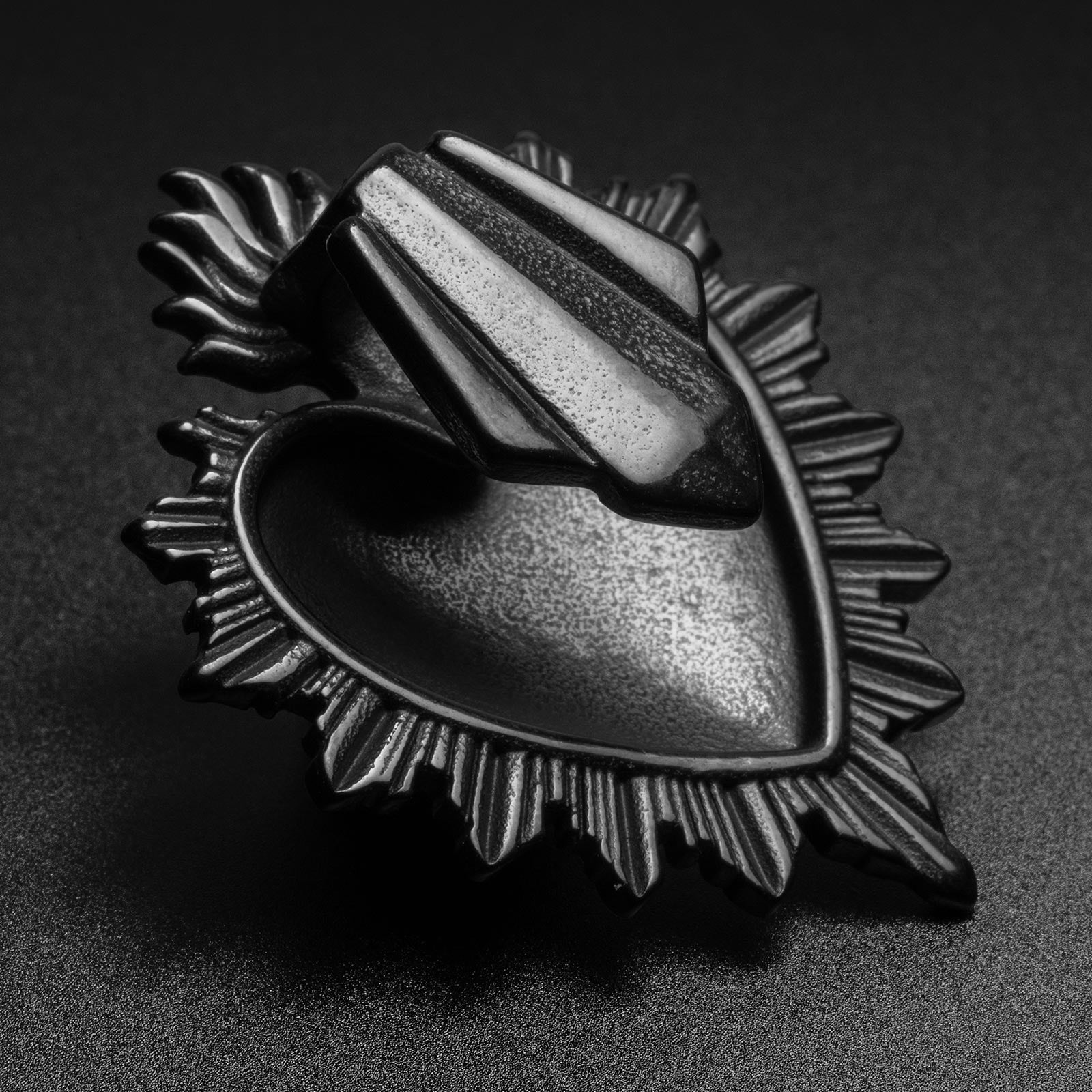 Punk Vintage Heart Black PVD Ear Weight Back