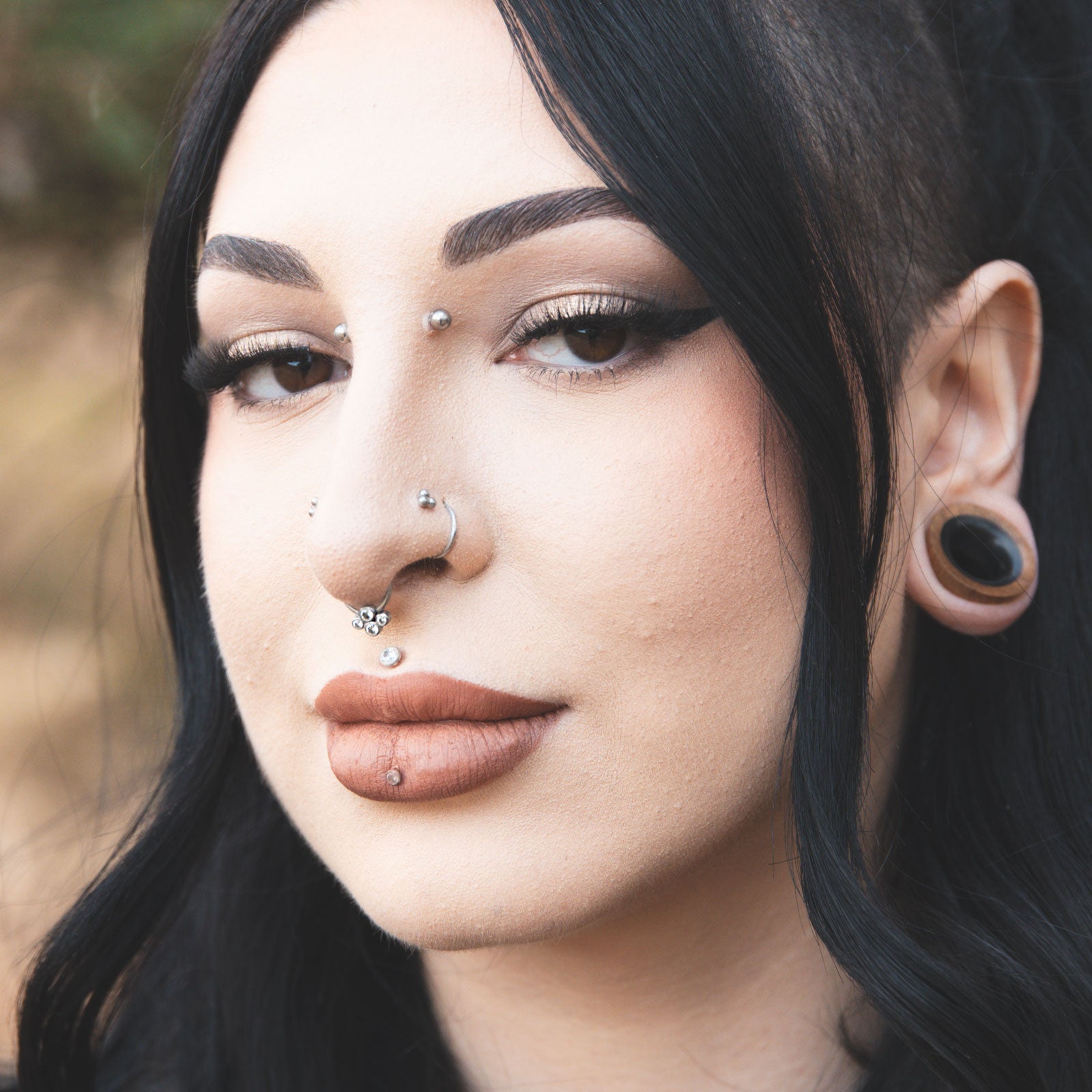 Quad Jewelled Titanium BCR Ball Closure Ring Model Shot