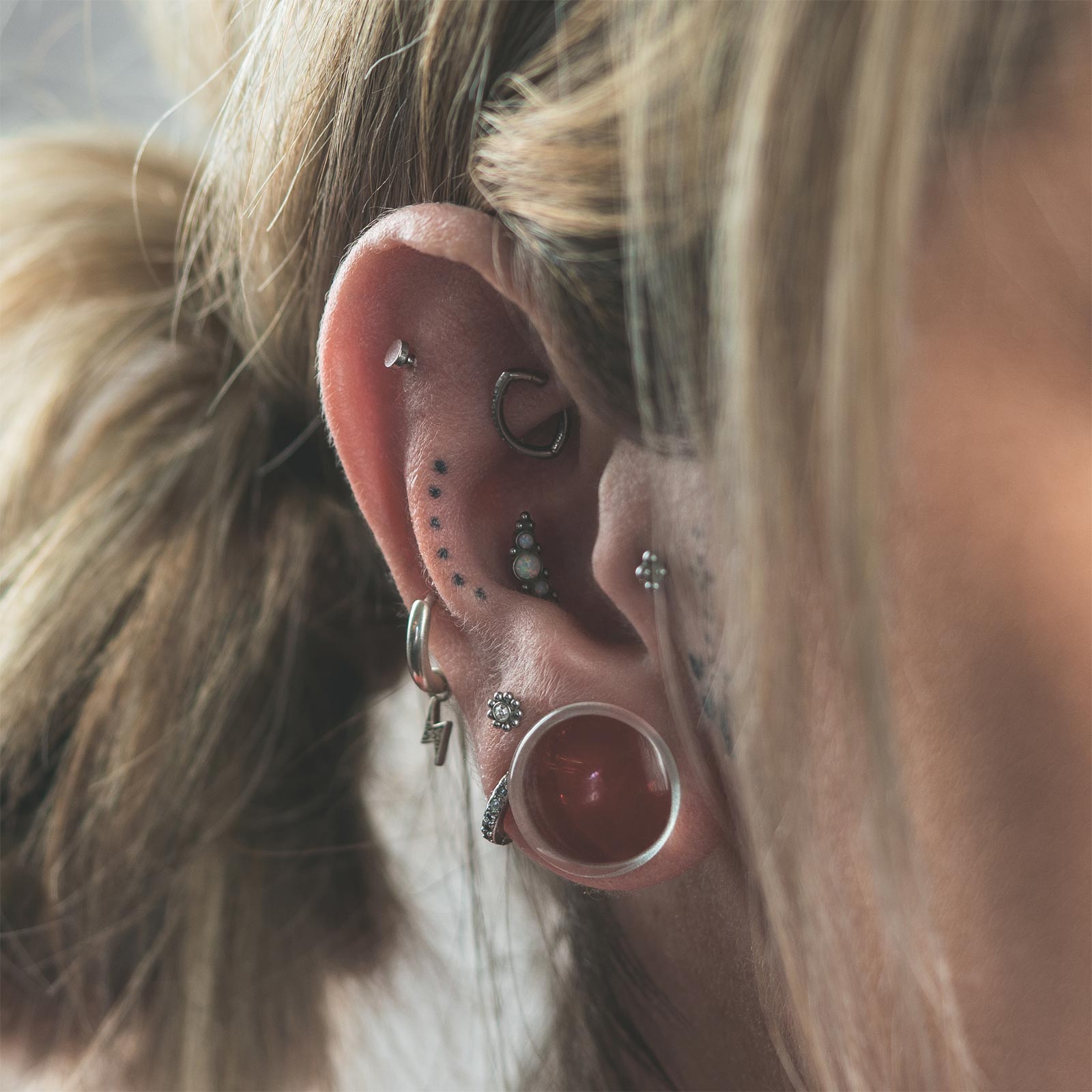 Red Backed Glass Single Flare Convex Plug Model Shot