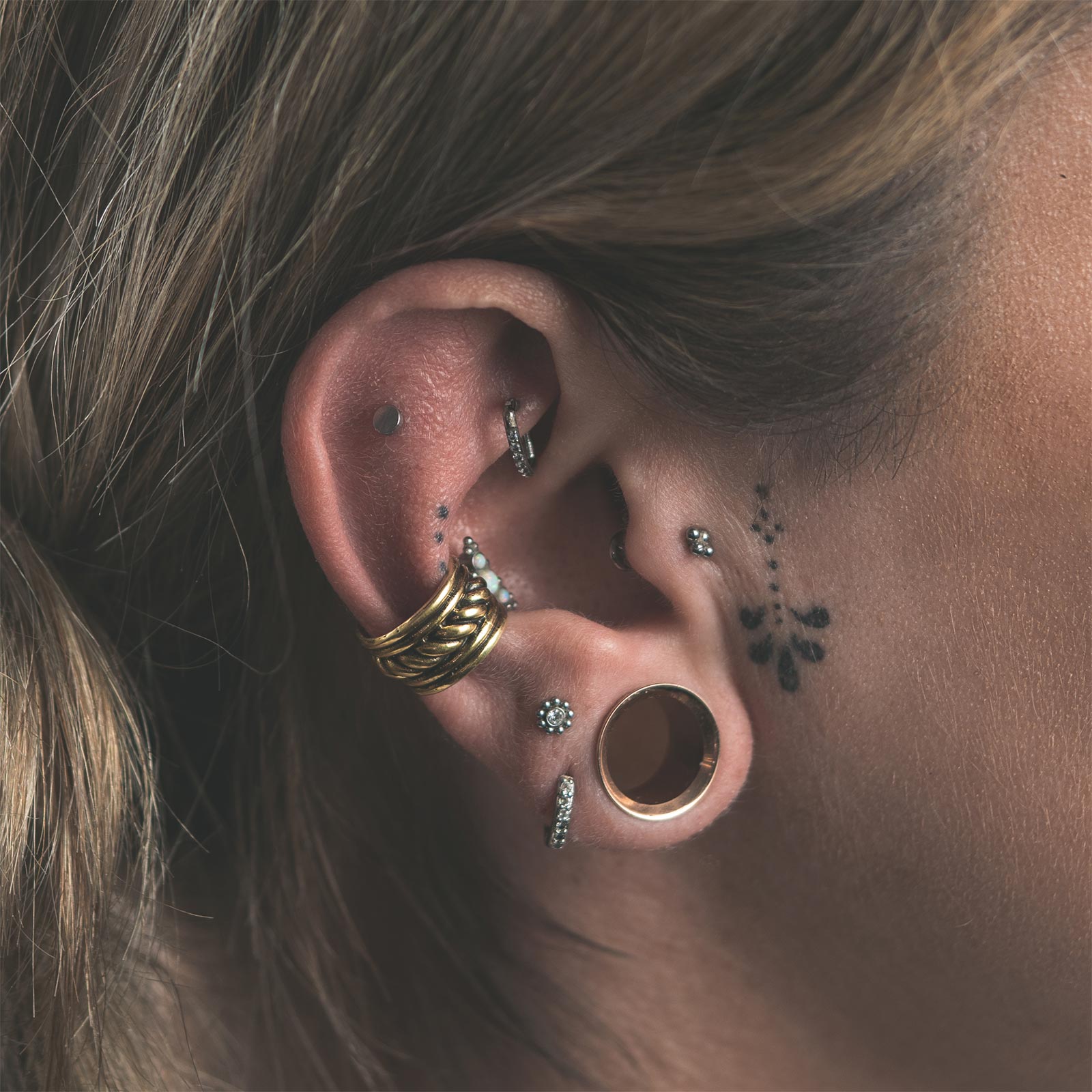 Rope Border Brass Ear Cuff Model Shot