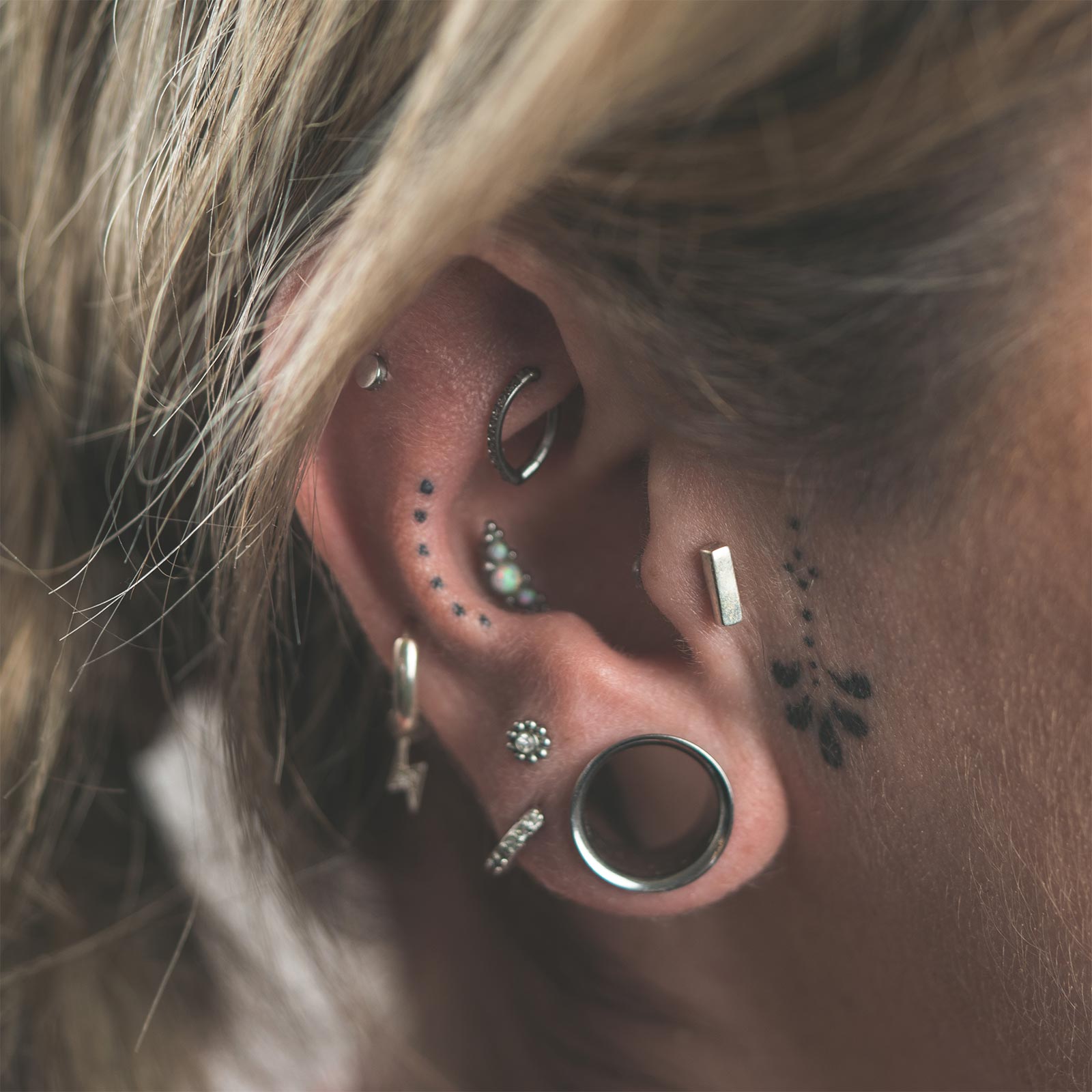 Silver Bar 925 Silver Threadless Top Model Shot