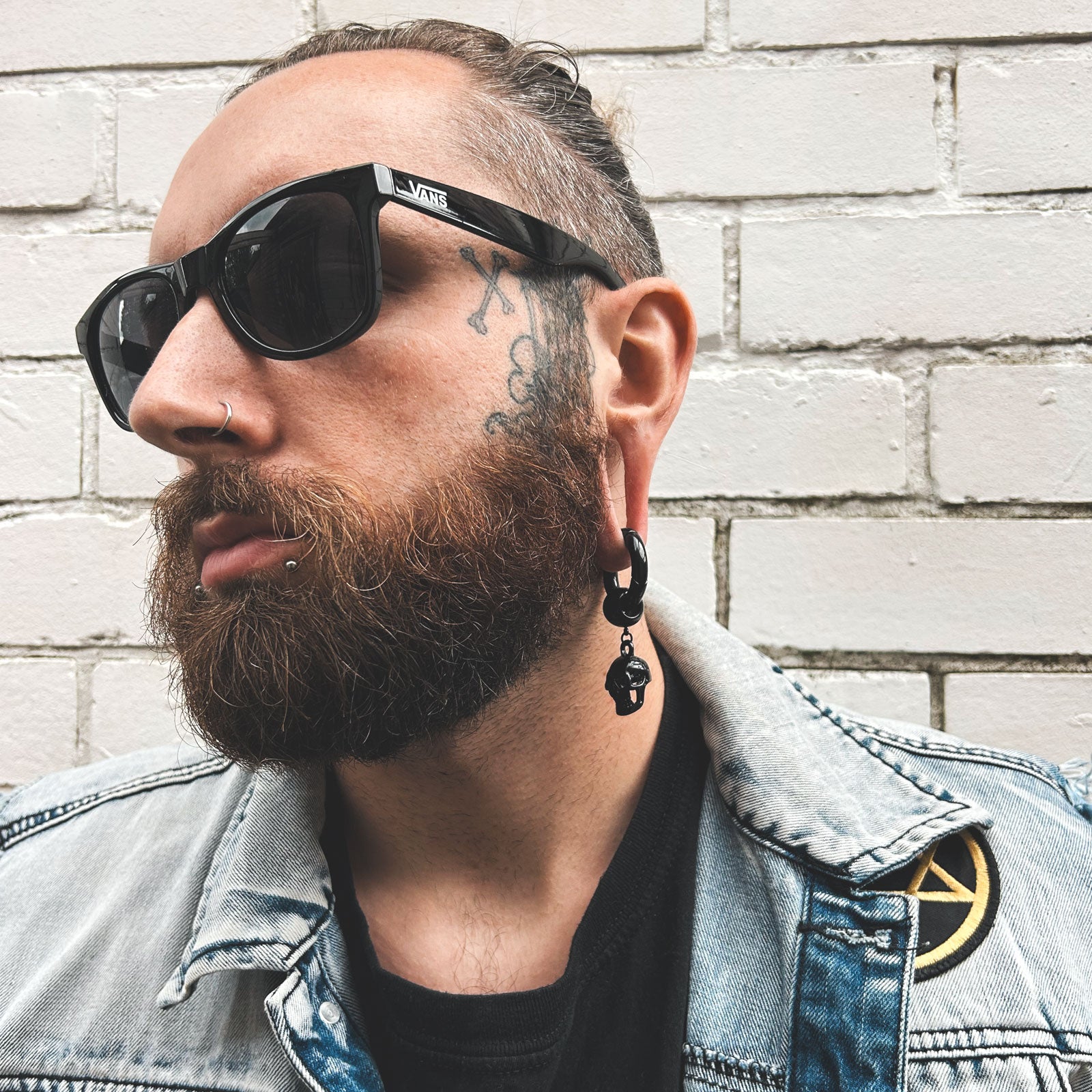 Skull Hanger Black PVD Magnetic Ear Weight Model Shot