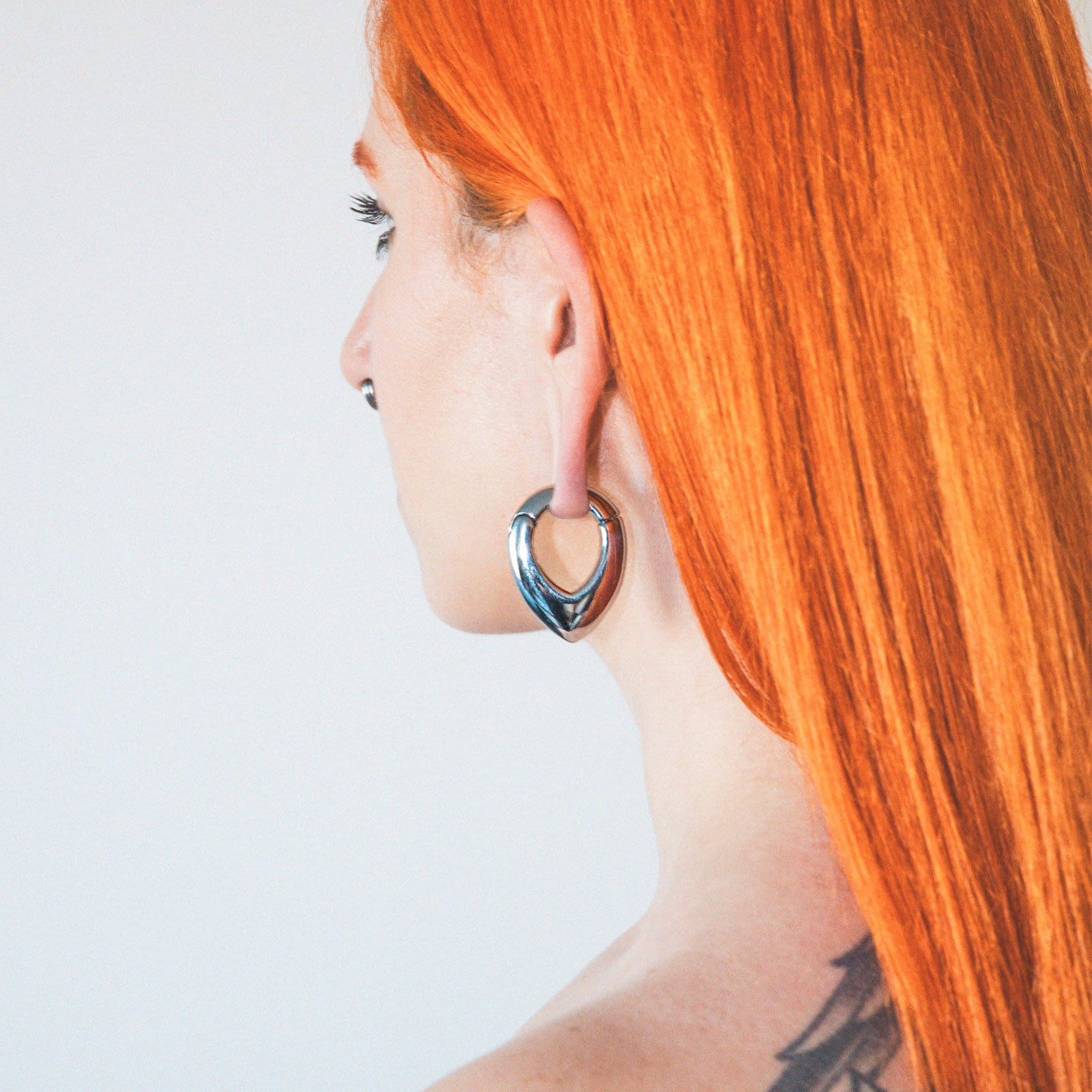 Spear Drop Surgical Steel Magnetic Ear Weight Model Shot