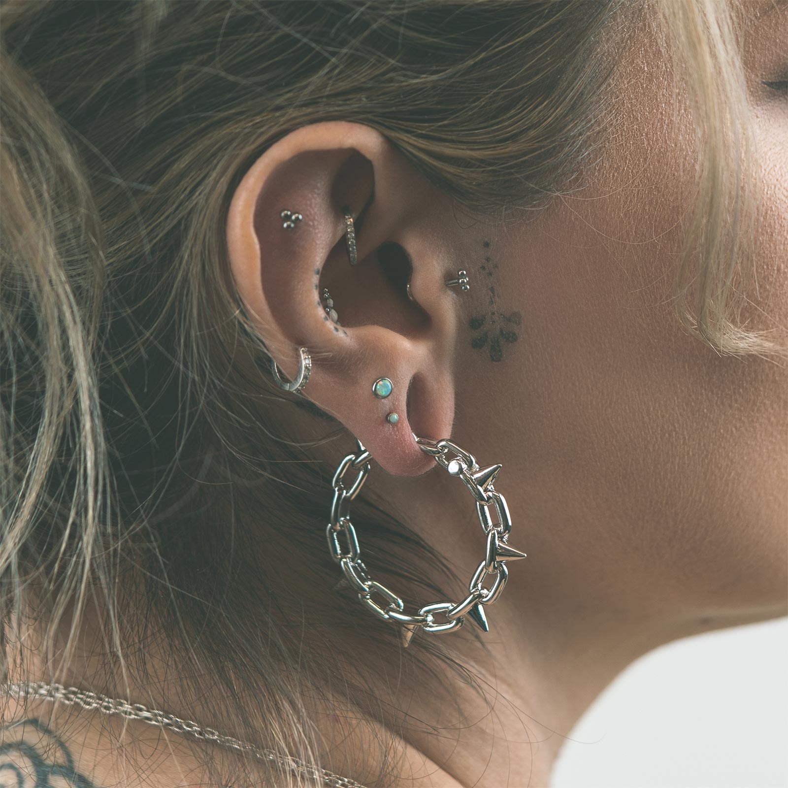 Spike Chain Hoop Surgical Steel Ear Weight Model Shot