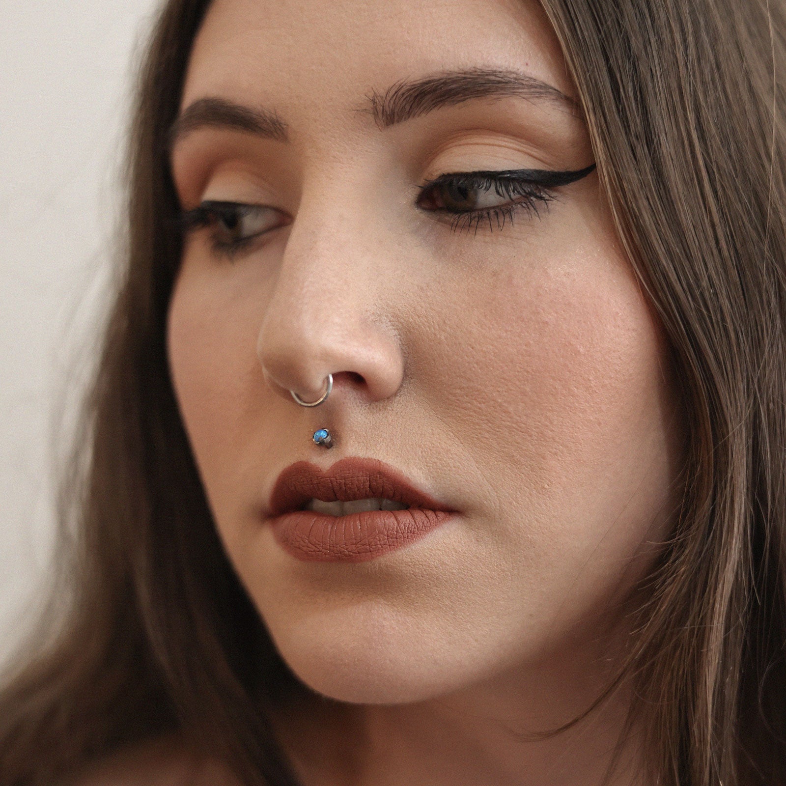 Three Prong Synth Blue Opal & Titanium Threadless Top Model Shot