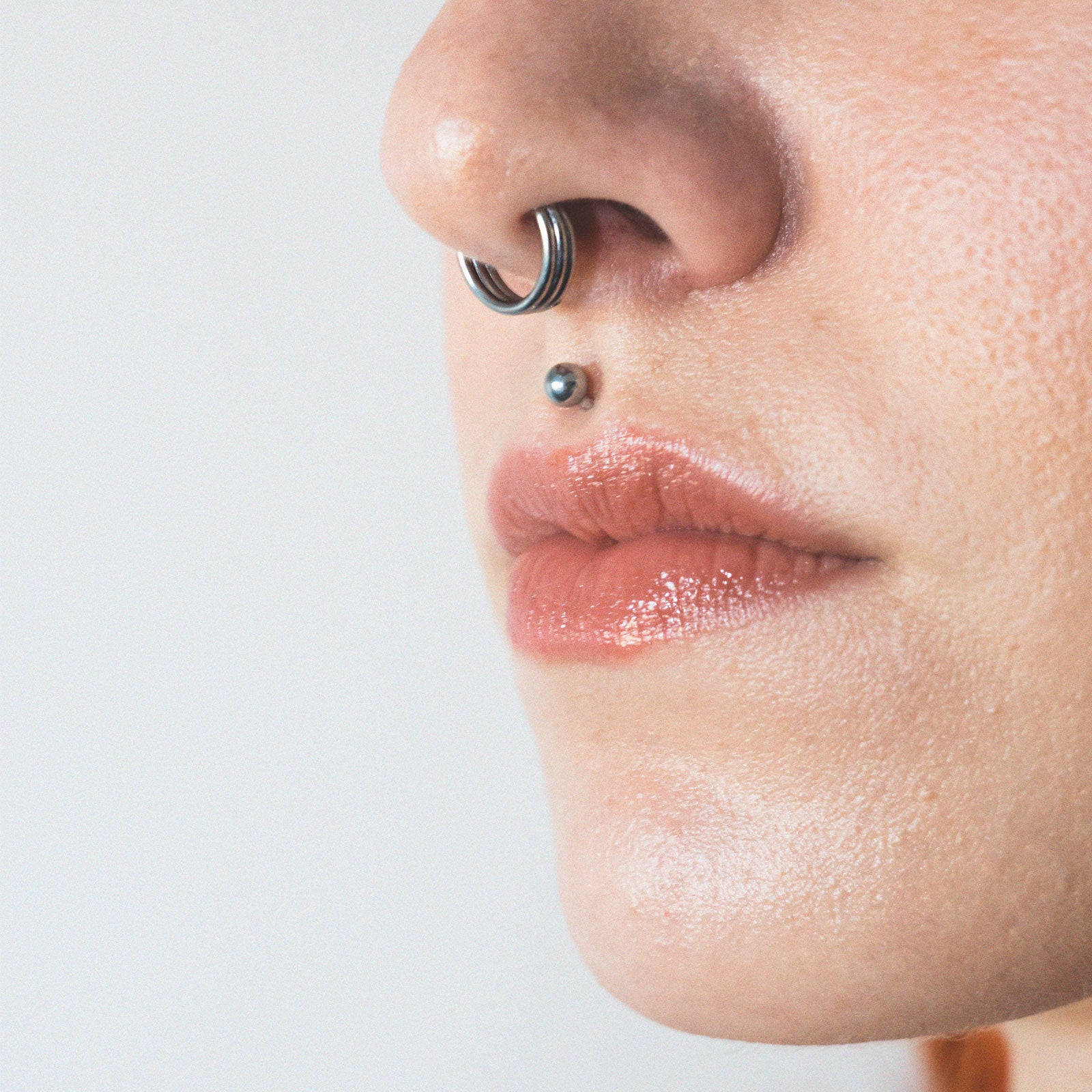 Triple Welded Titanium Hinged Segment Ring Model Shot