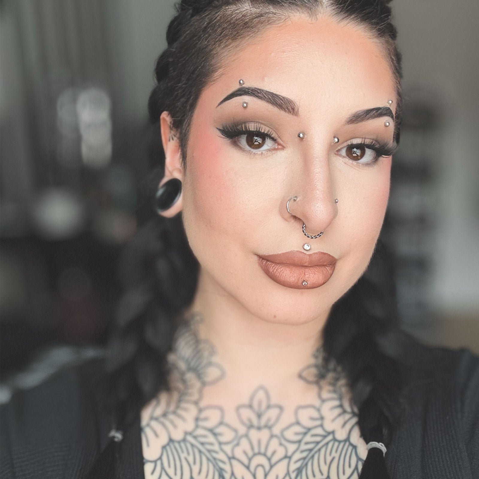 Twisted Titanium Hinged Septum Clicker Model Shot