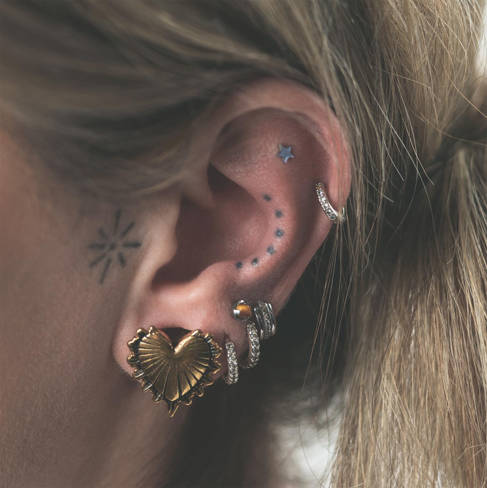 Vintage Heart Gold PVD Plug (Hollow Backed) Model Shot