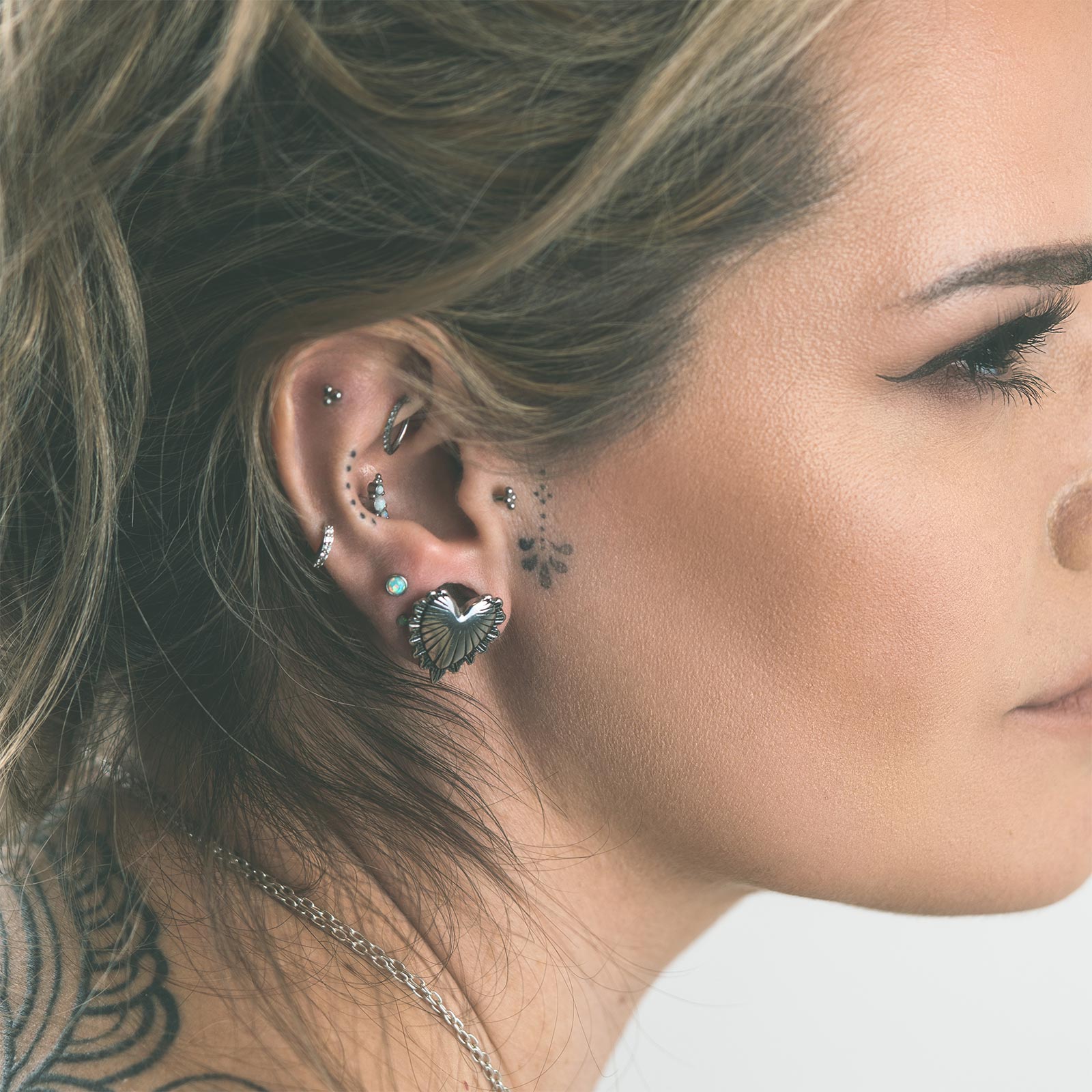 Vintage Heart Surgical Steel Plug (Hollow Backed) Model Shot