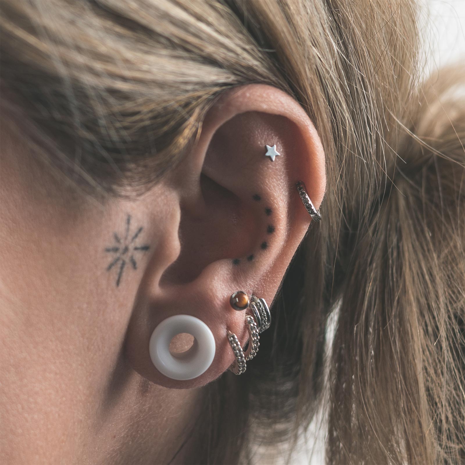 White Glass Double Flare Concave Tunnel Model Shot