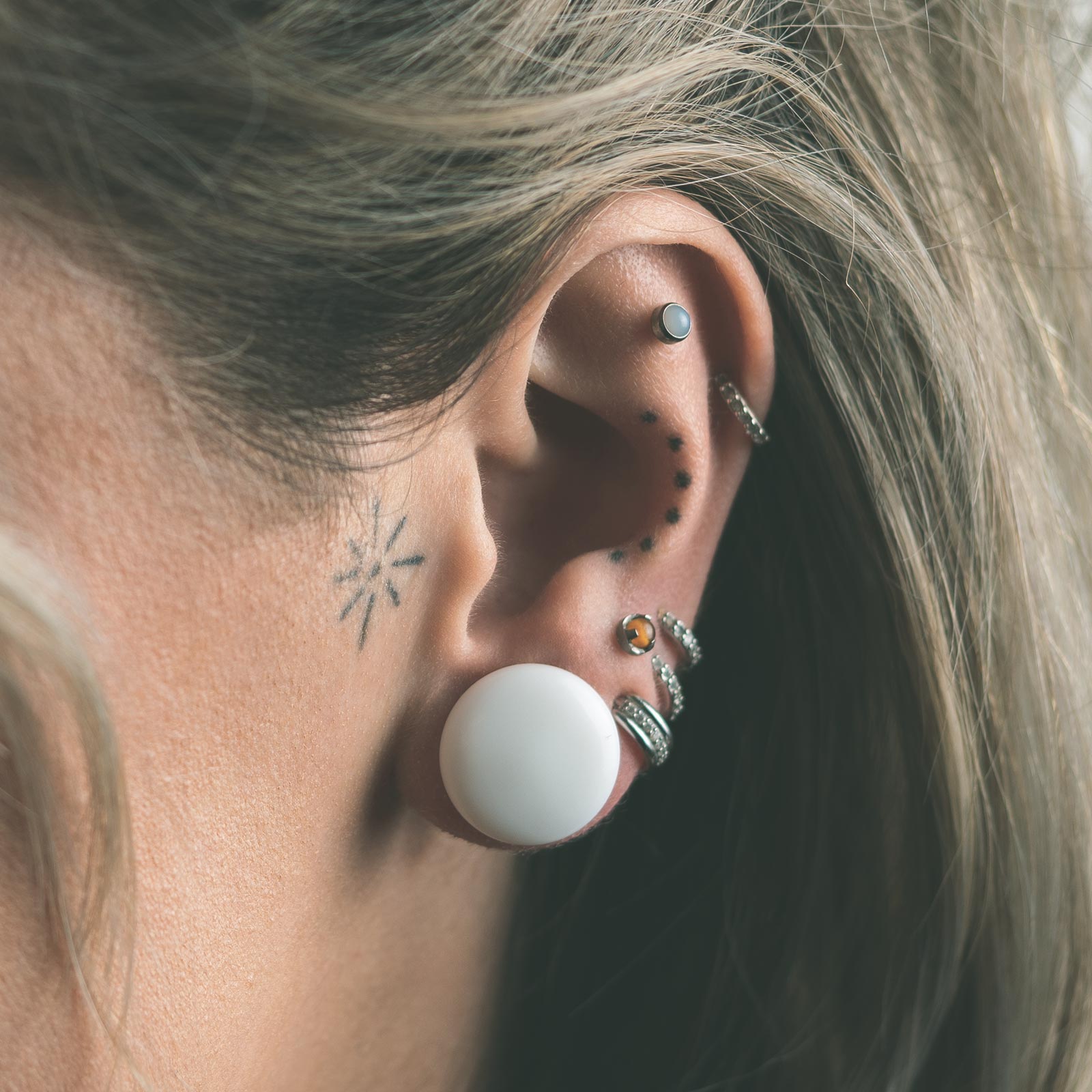 White Glass Single Flare Convex Plug Model Shot