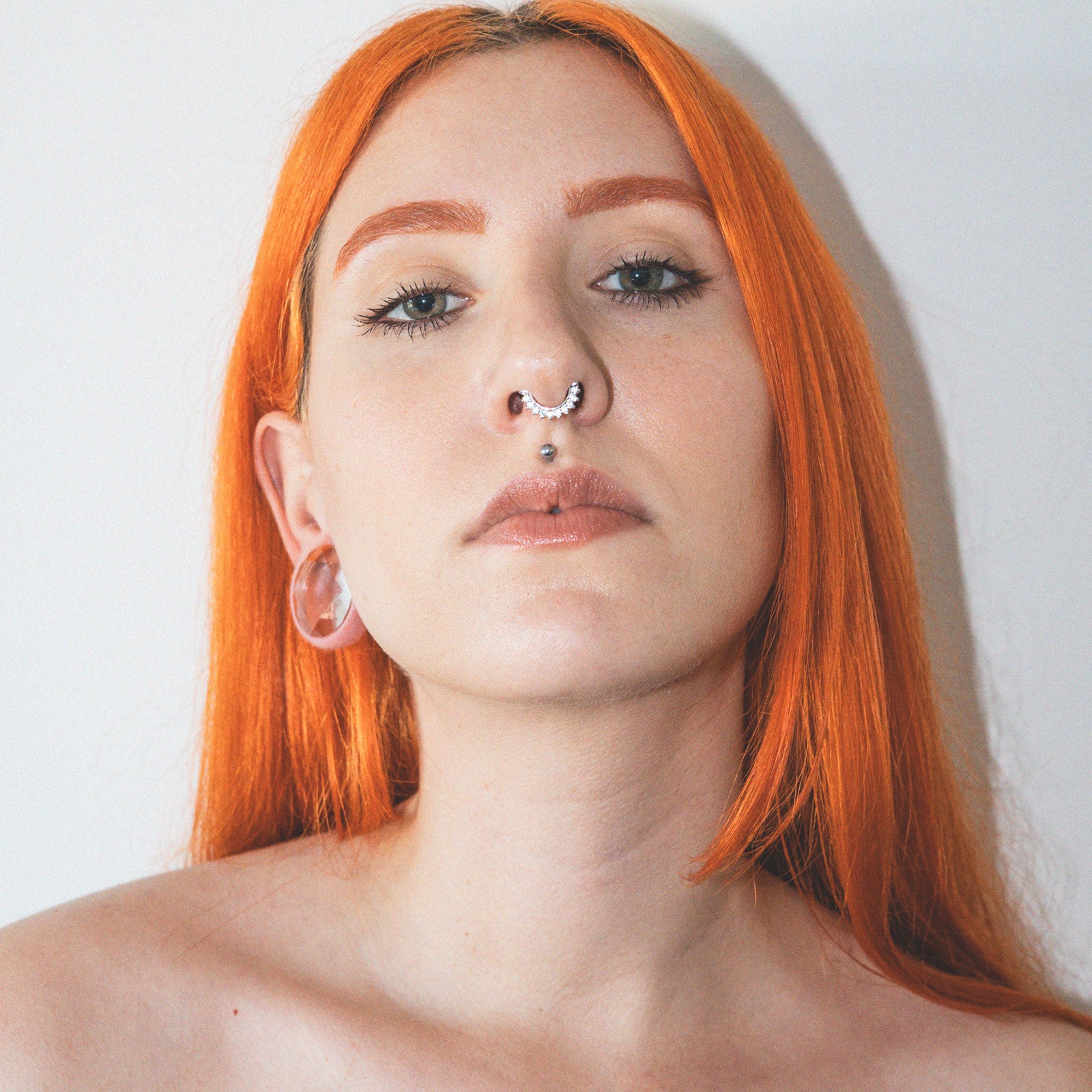 Wing Dot White Gold Plated Brass & Titanium Septum Clicker Model Shot