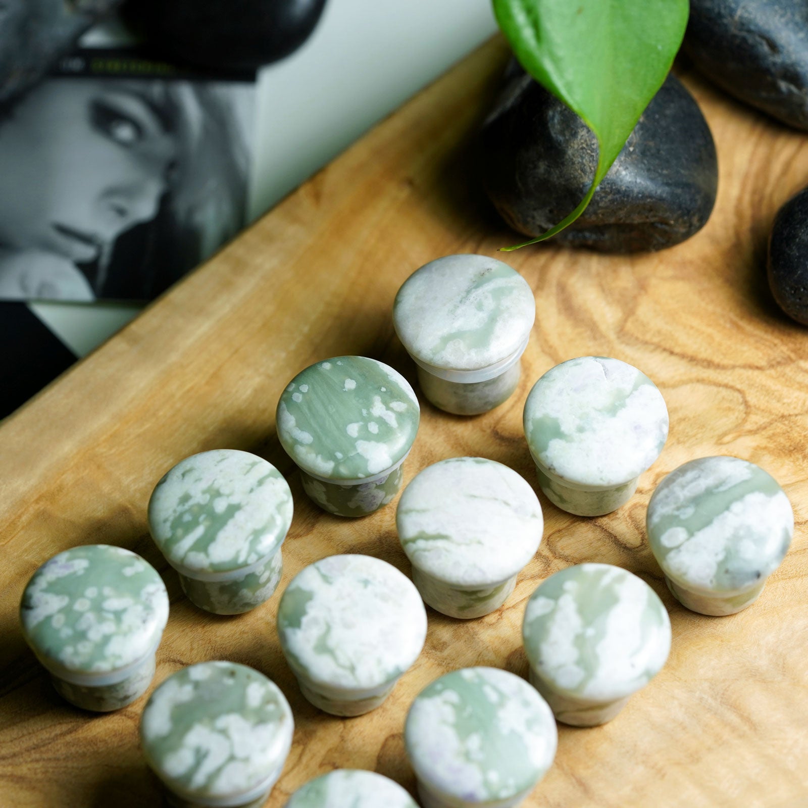 Peace Jade Single Flare Plug Groupshot