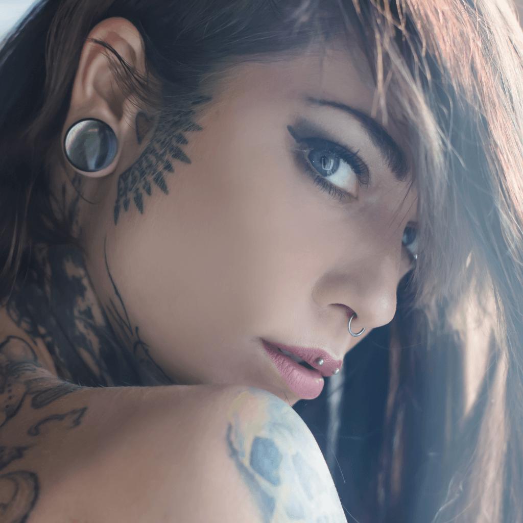 Sono Wood & Black MOP Modelled