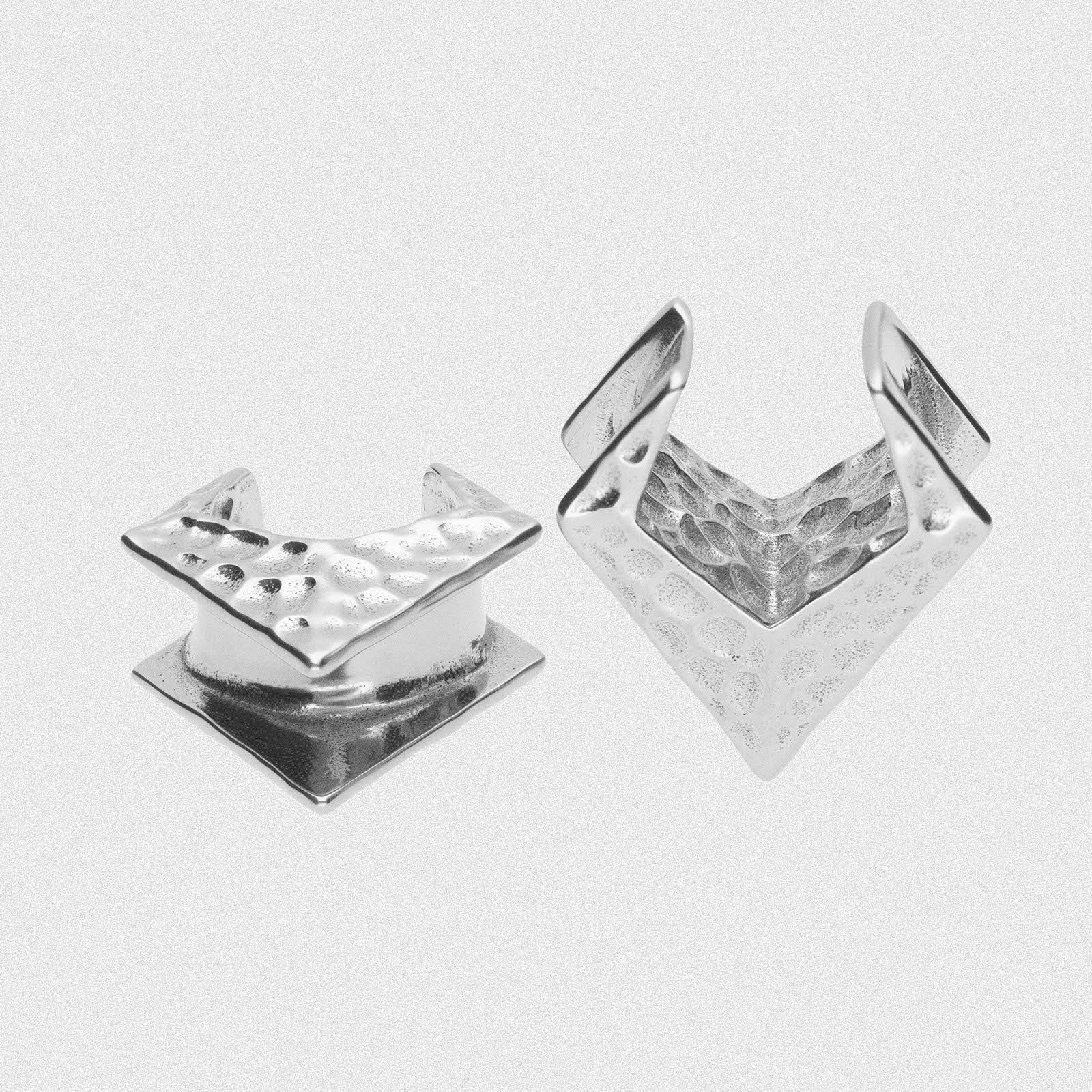 Hammered Pointed Hanger Surgical Steel Saddle Ear Weight