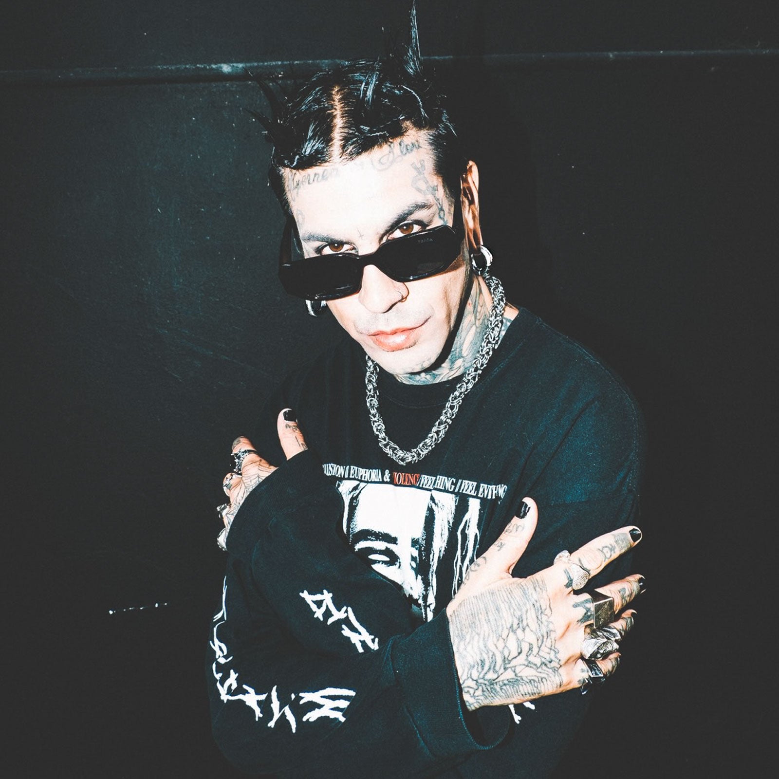 Surgical Steel Magnetic Hoop Ear Weight Model Shot